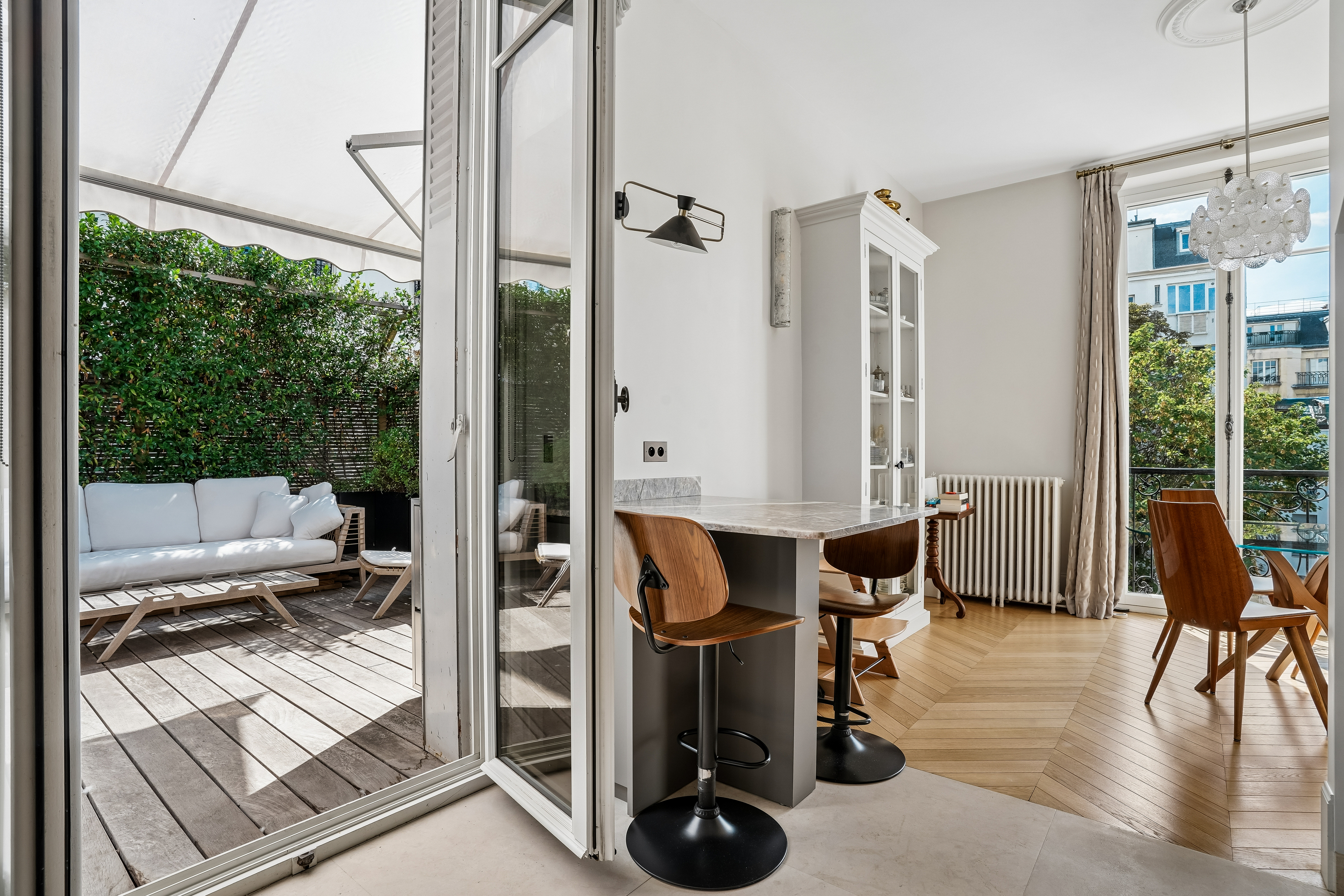 Quiet – Private road – Two-bedroom duplex with terrace