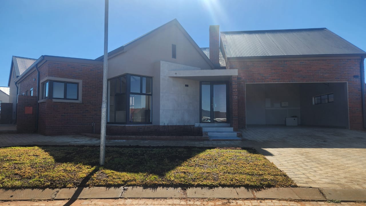 New Family home in de Land Estate