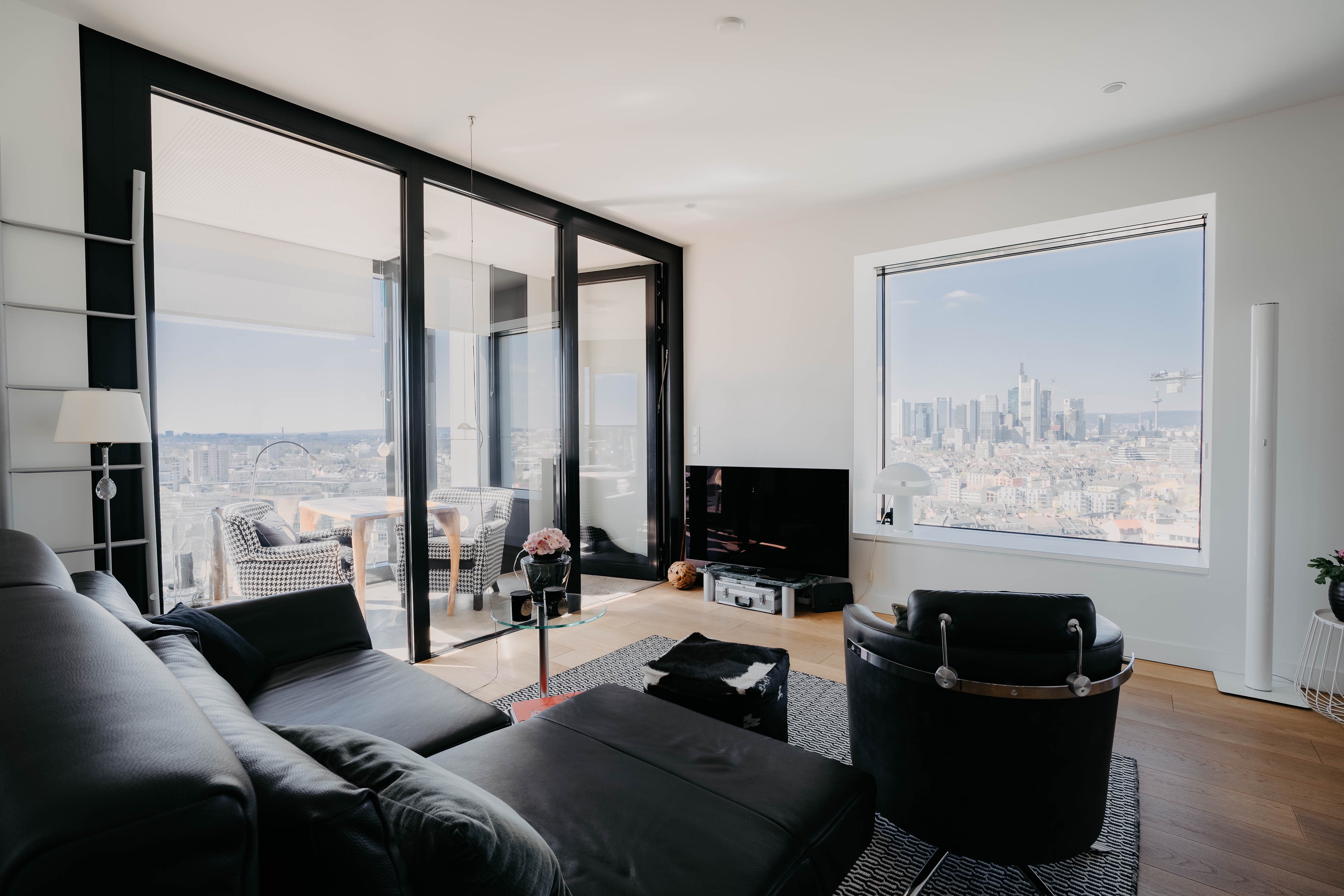 Luxury apartment with skyline view in the Henninger Tower