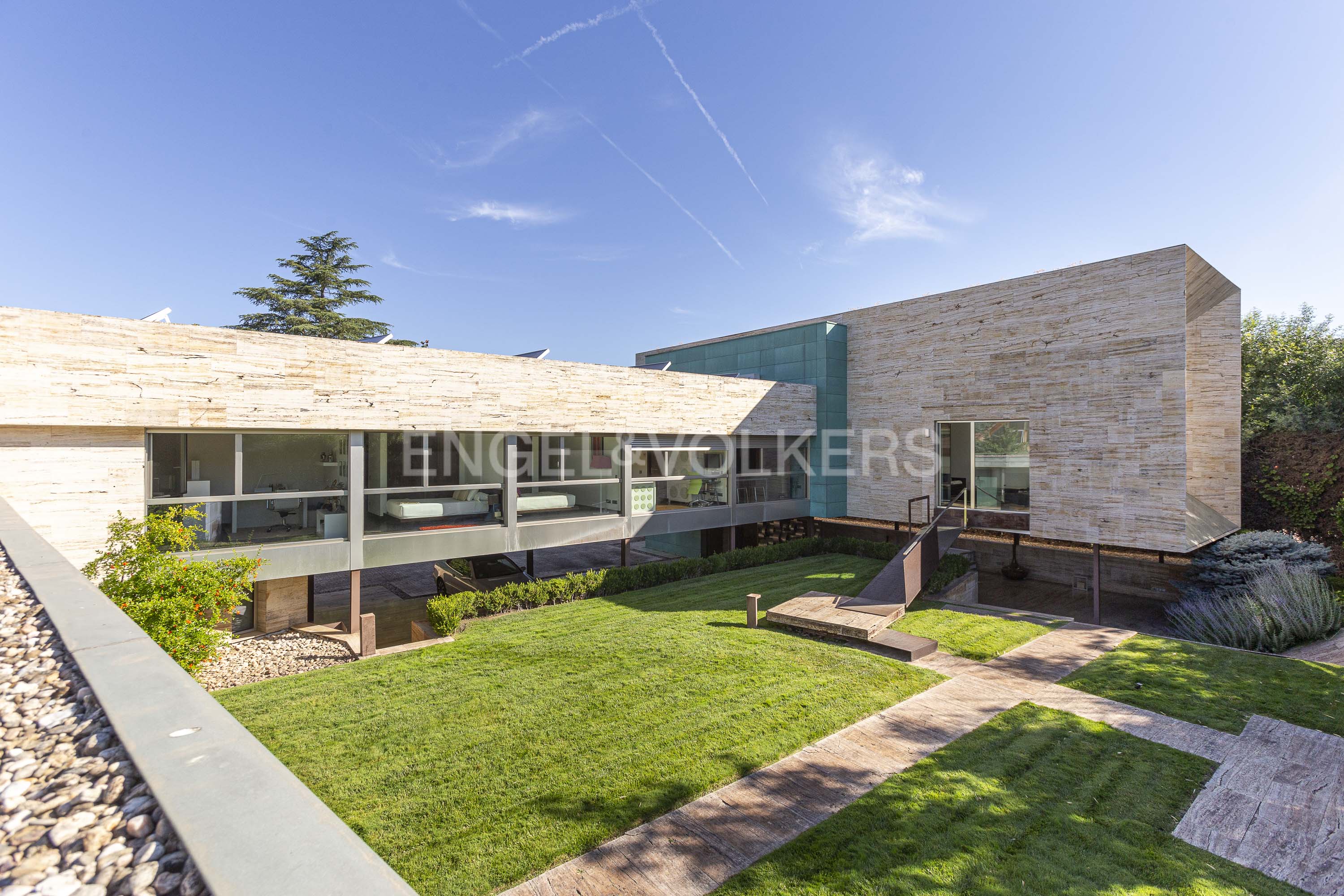 Design villa in Villafranca del Castillo