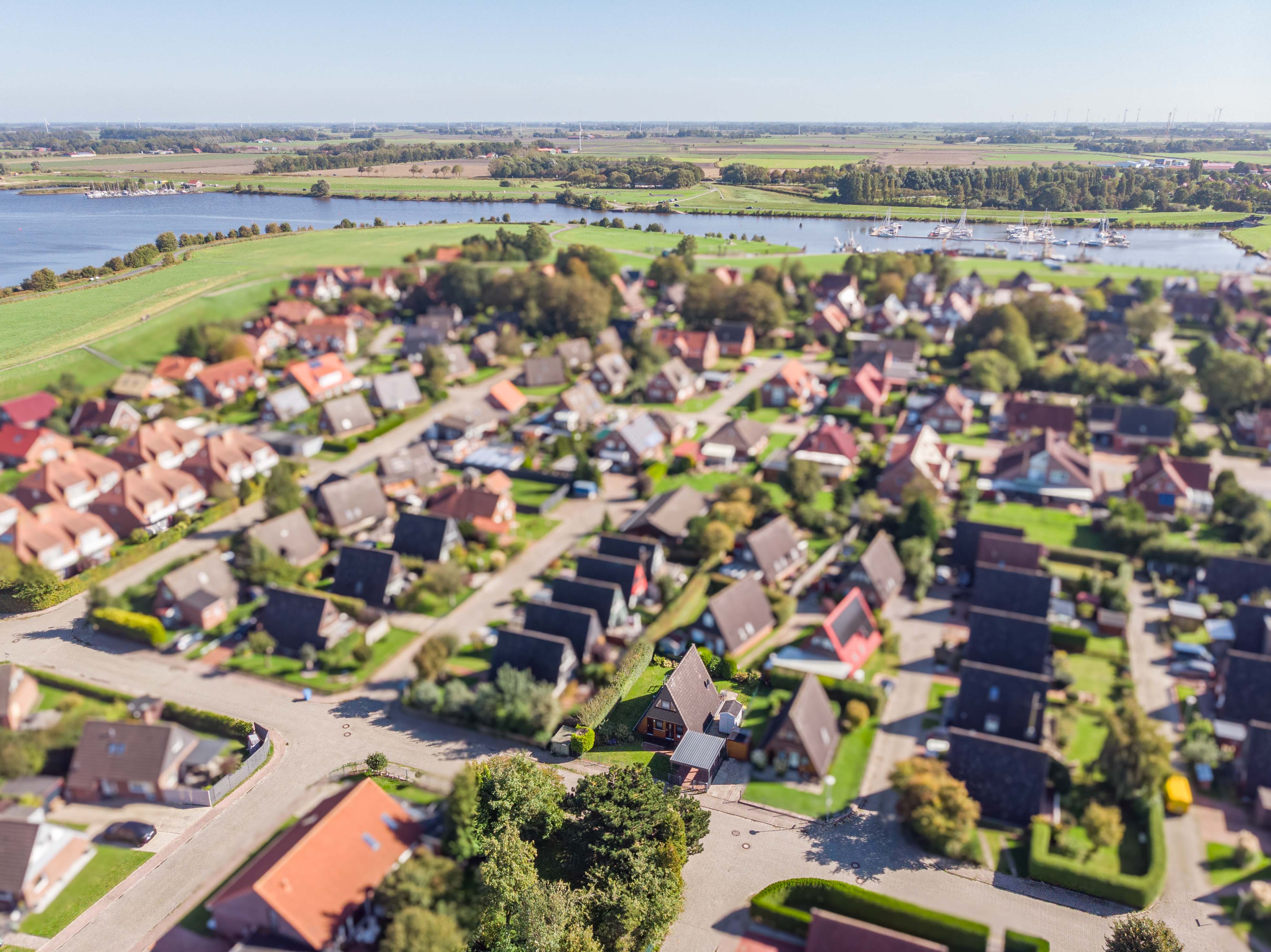 Küstenglück in Greetsiel – ein Nurdachhaus zum Verlieben