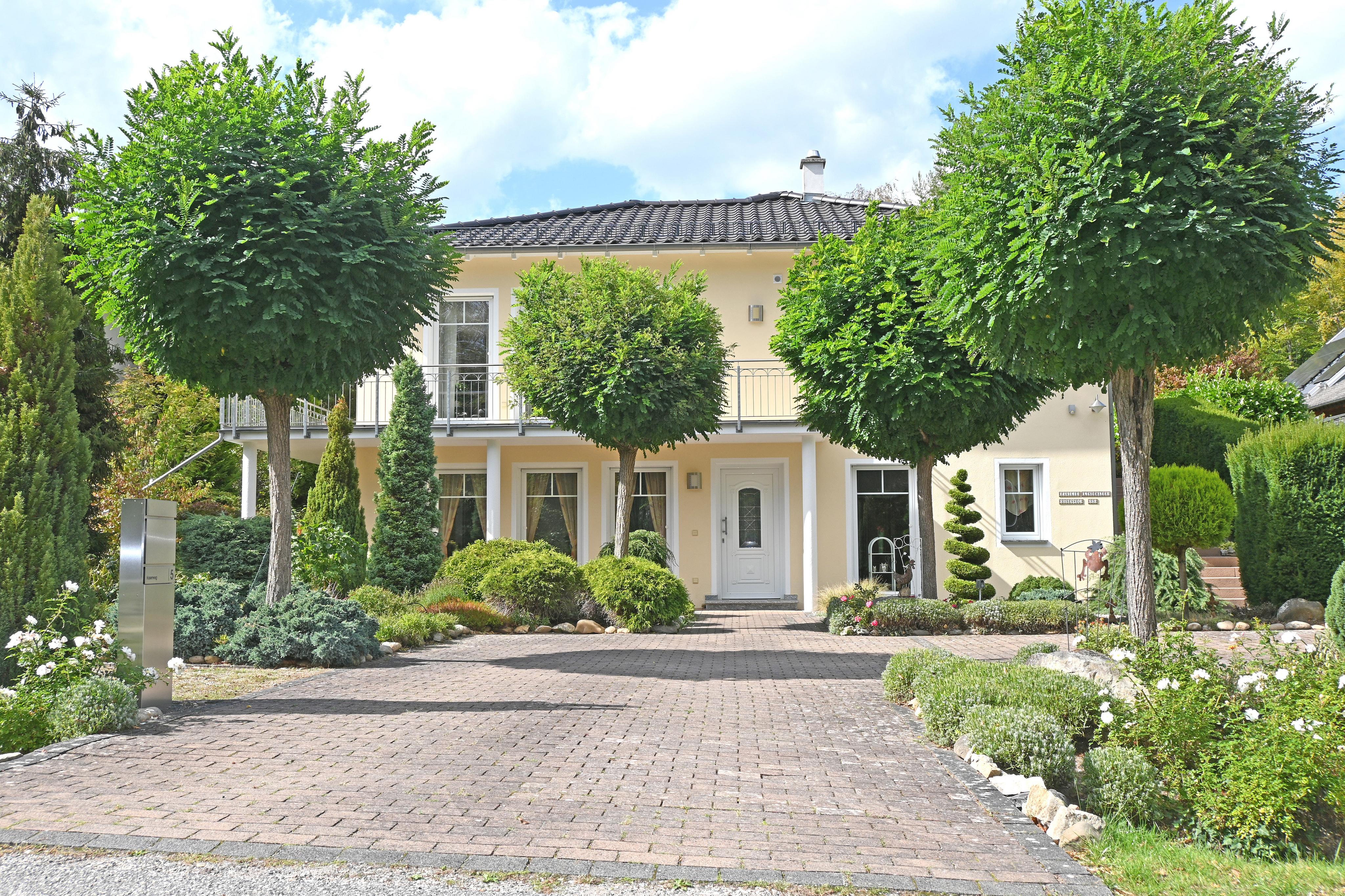 Exklusives elegantes Anwesen - in exponierter Lage am Golfplatz