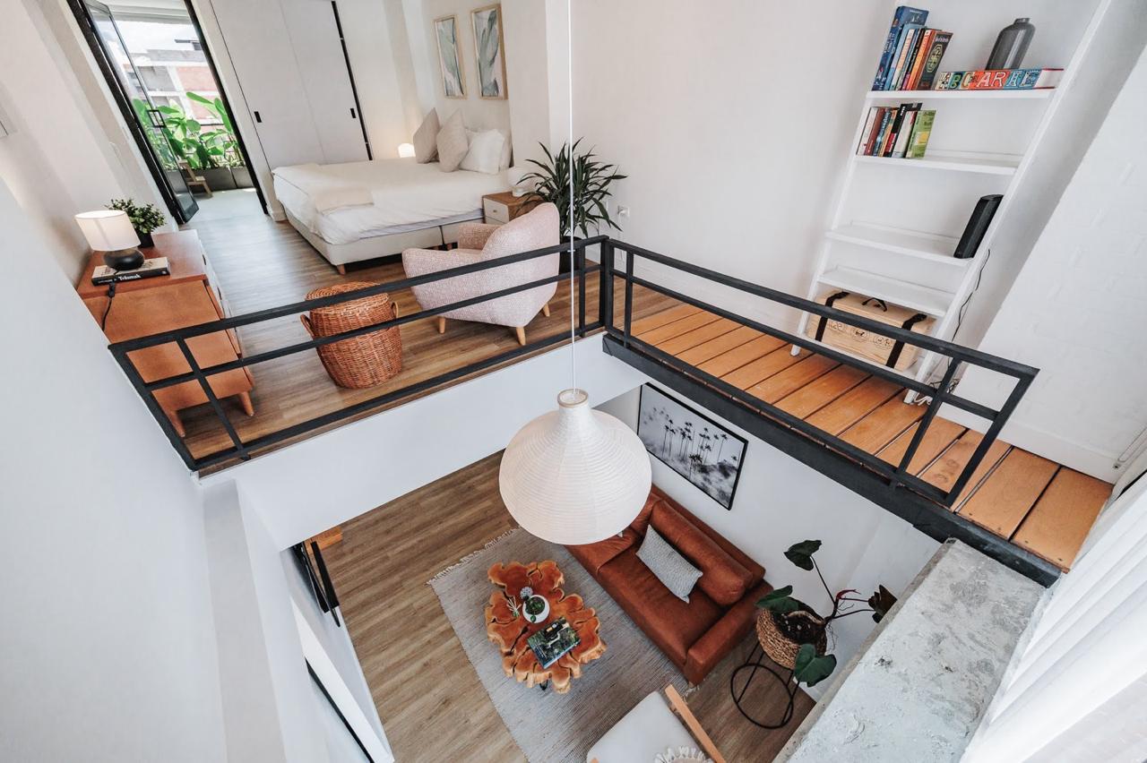Penthouse amoblado con terraza para venta en Conquistadores