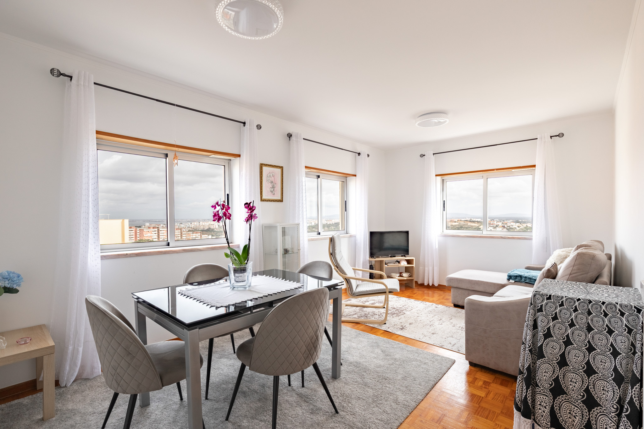 3-bedroom apartment with river view