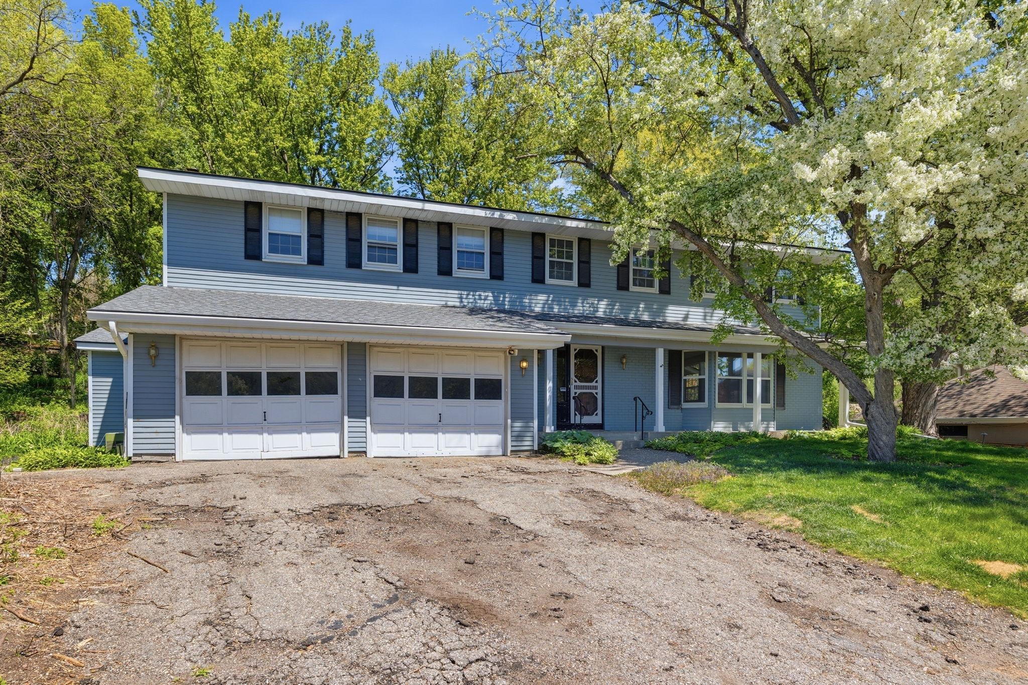 Edina Opportunity: 5BR on One Level in Countryside