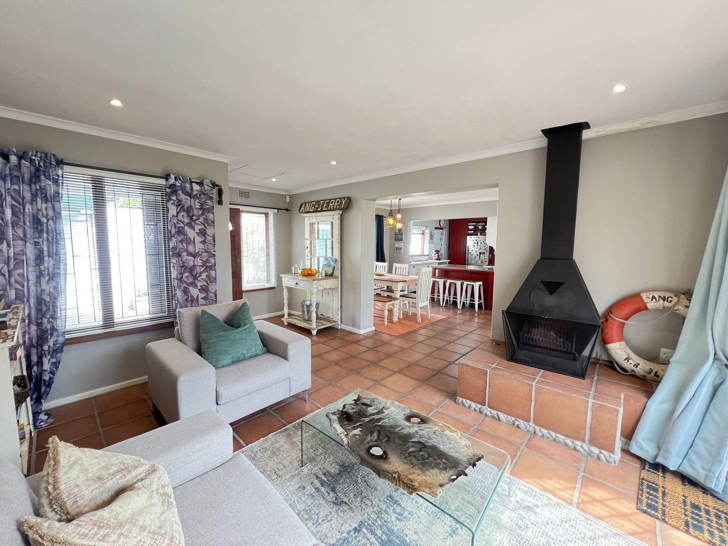 3 Bedroom Family Home with Swimming Pool
