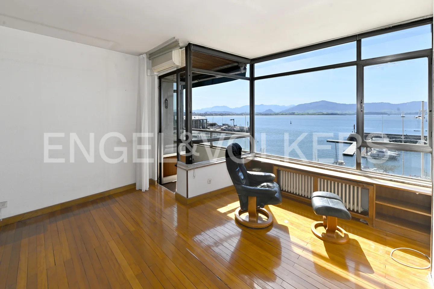 Apartment in Castelar with excellent views of the bay