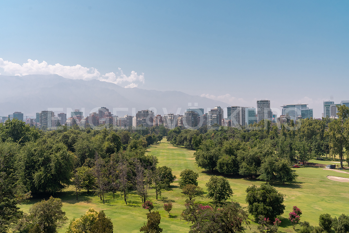 Departamento con vista despejada al Club de Golf Los Leones