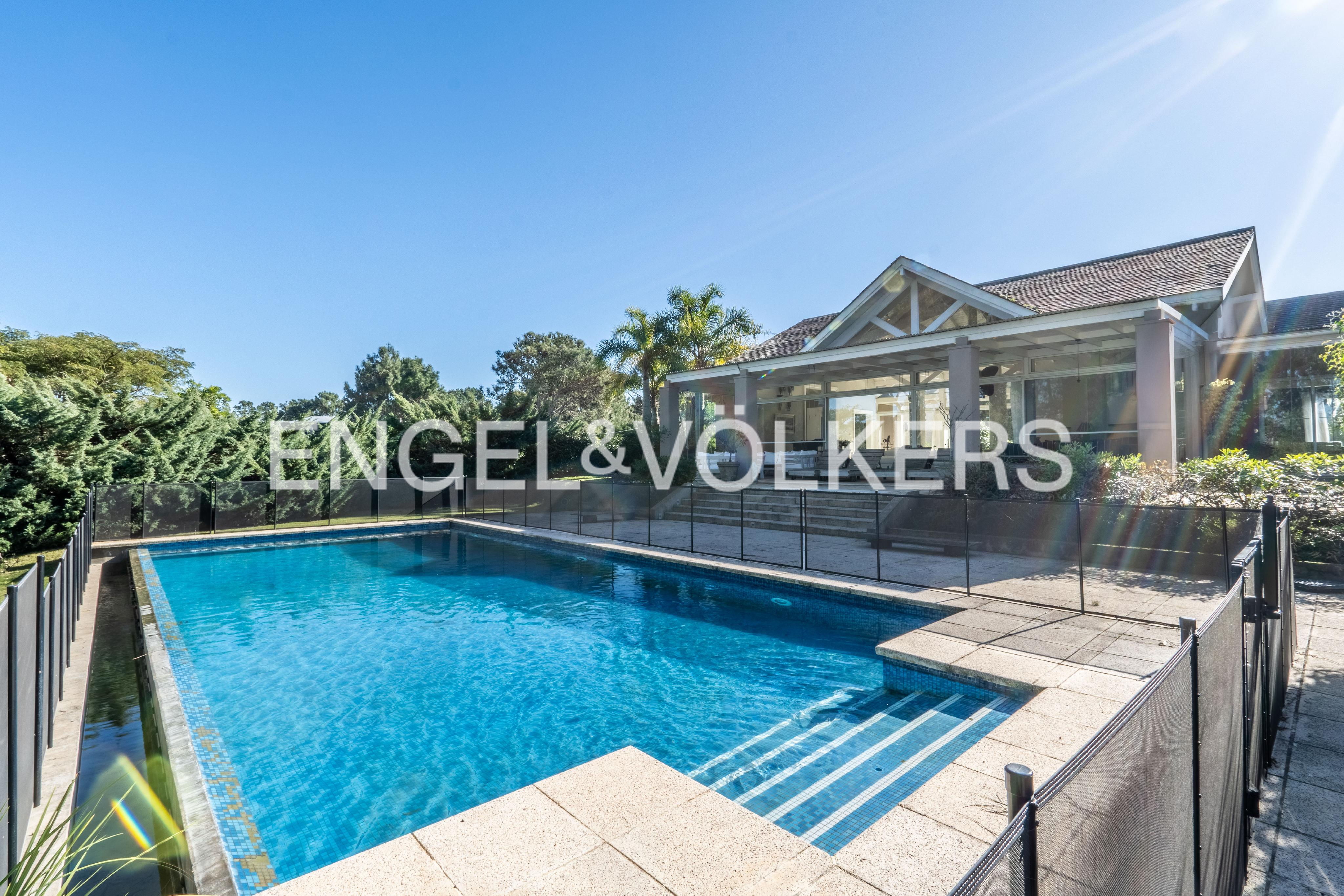 Spectacular residence in La Barra