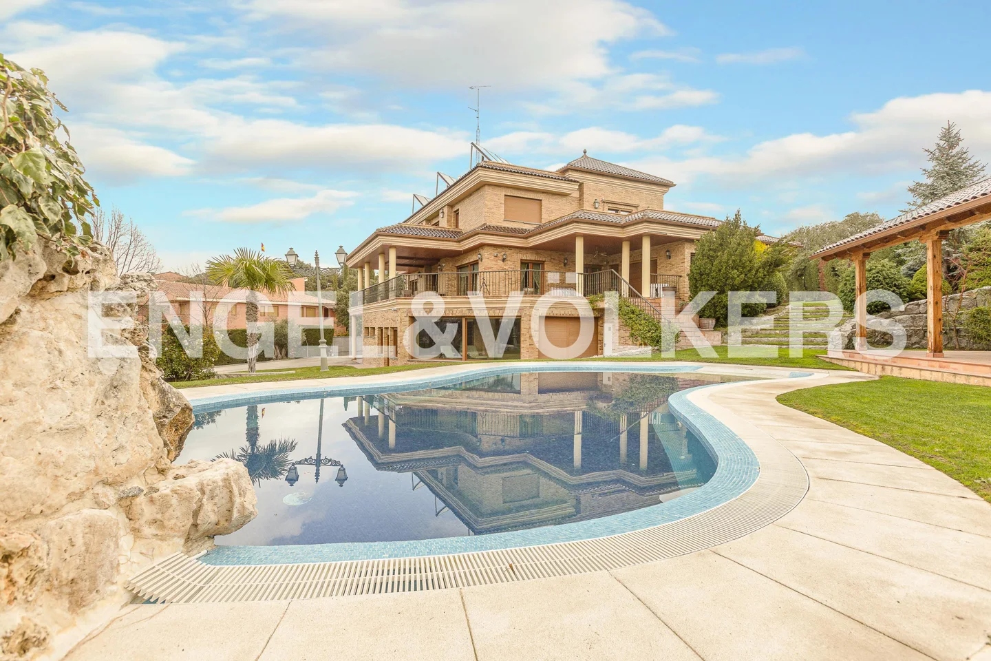 Privileged and elegant property in Golf Club