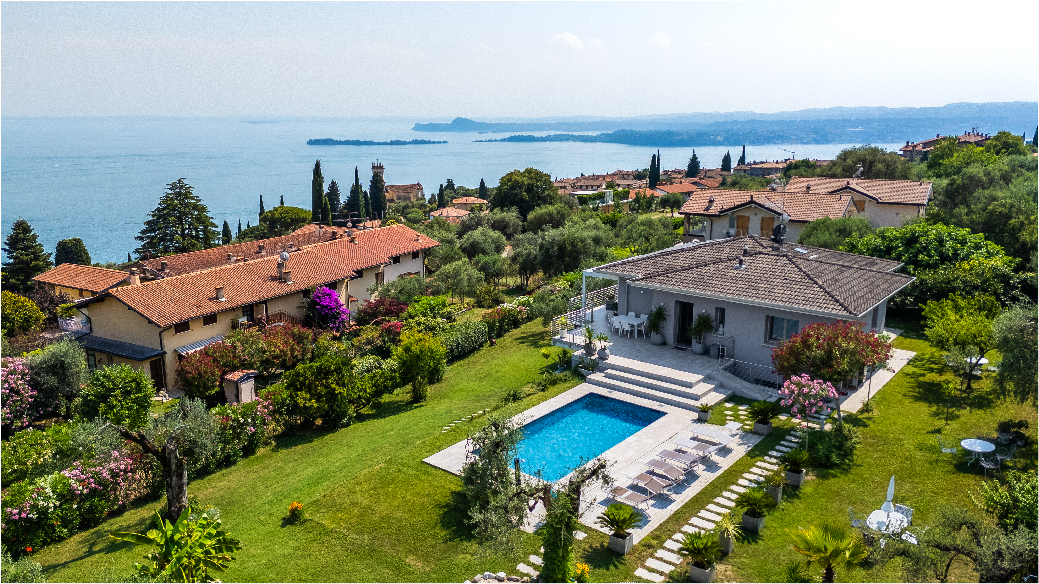 Exclusive contemporary residence with pool and lake view
