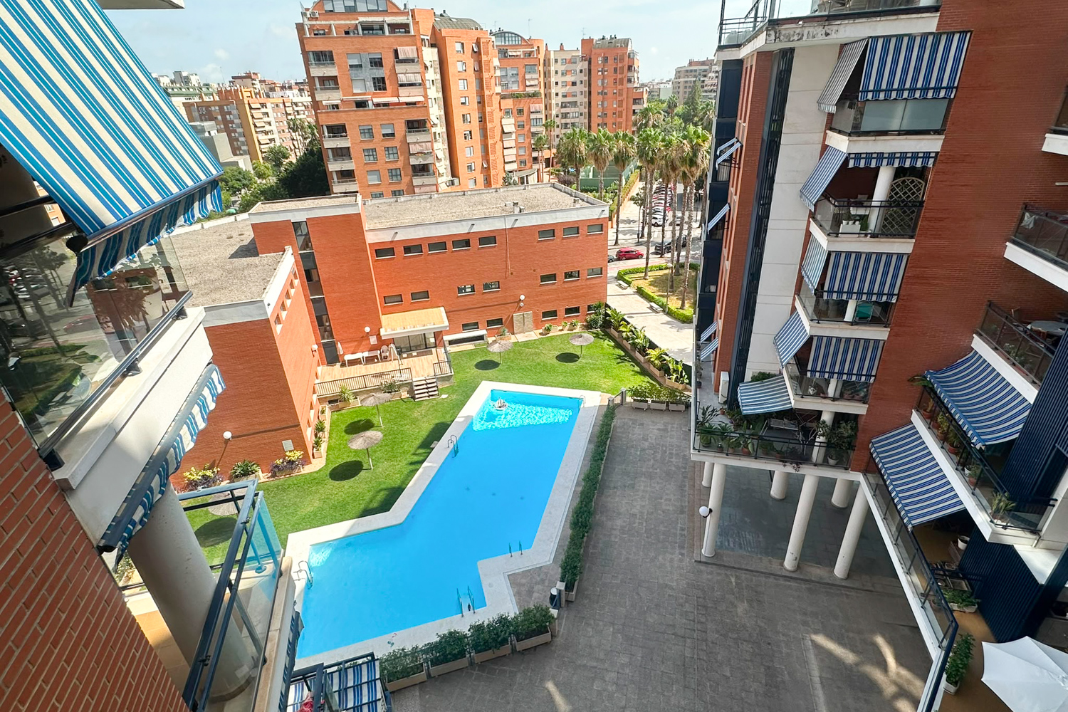 Cozy apartment in the complex with pool and parking