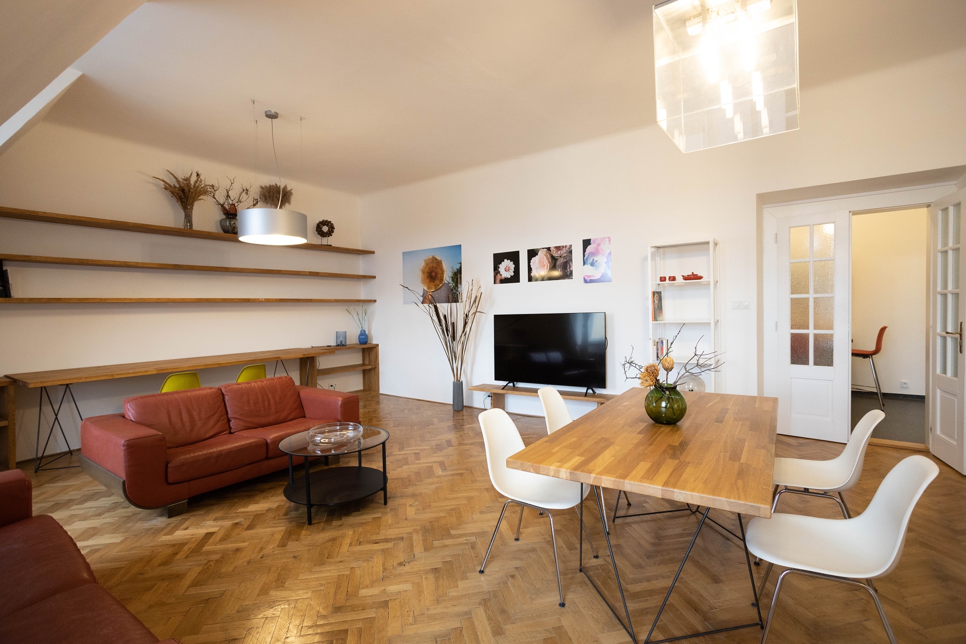 Rent a designer 2+1 apartment in the heart of New Town
