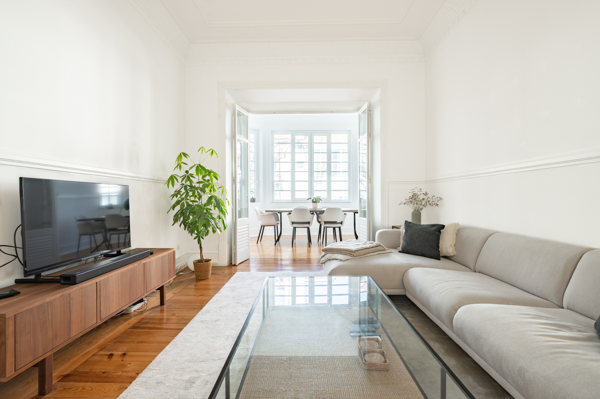 Three-bedroom apartment with a terrace in Avenidas Novas