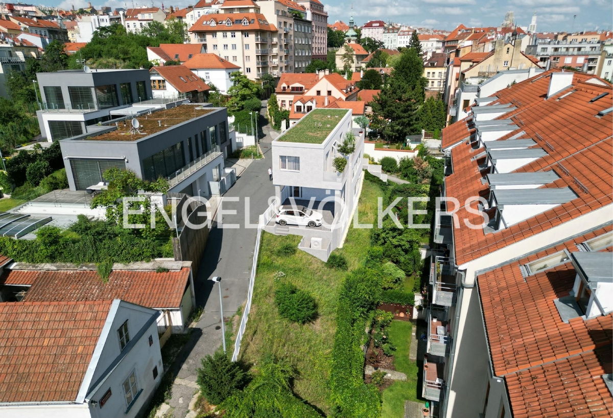 Attractive plot of land in Vršovice with a project and building permit – ready for construction!