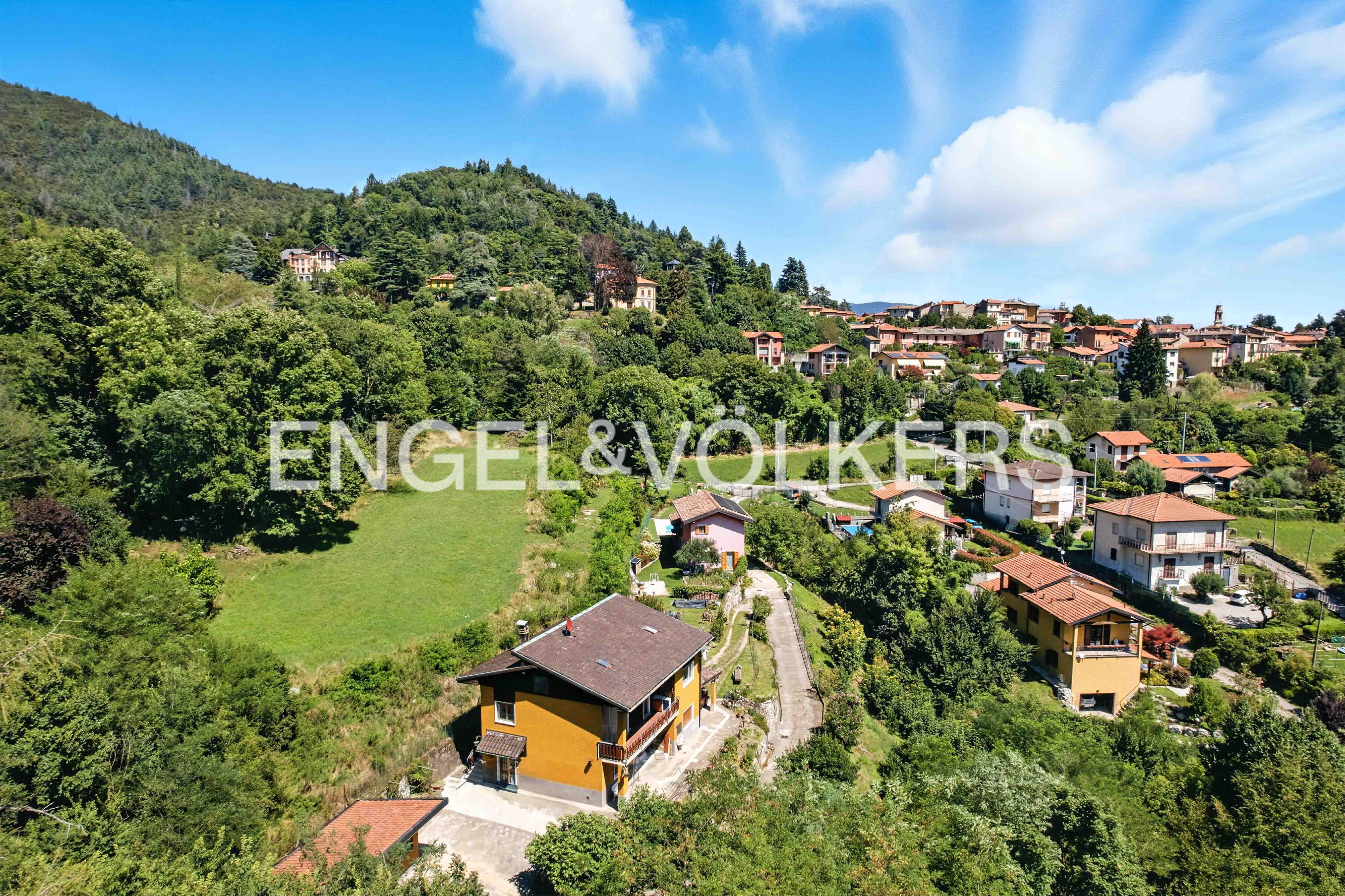 Comfortable two-room in green Viggiù