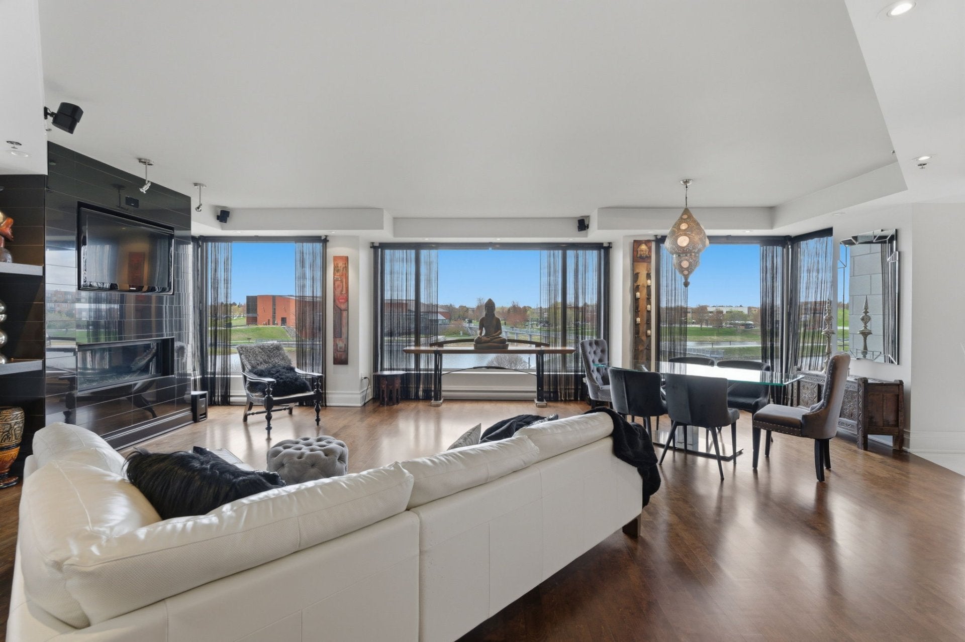 Luxury Lakefront Condo