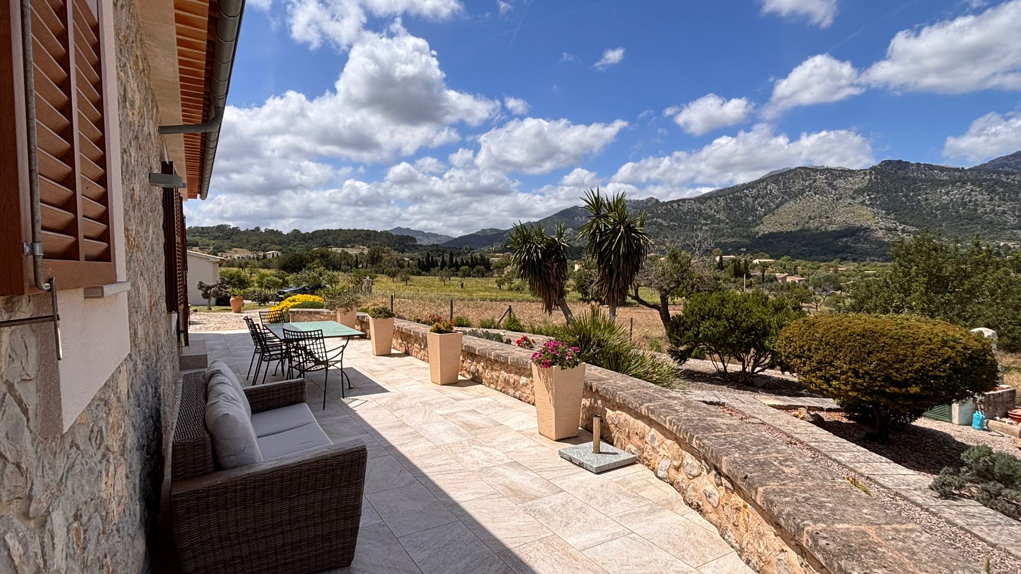 Finca mediterránea en Moscari con piscina, estudio de invitados y un panorama único de 360°