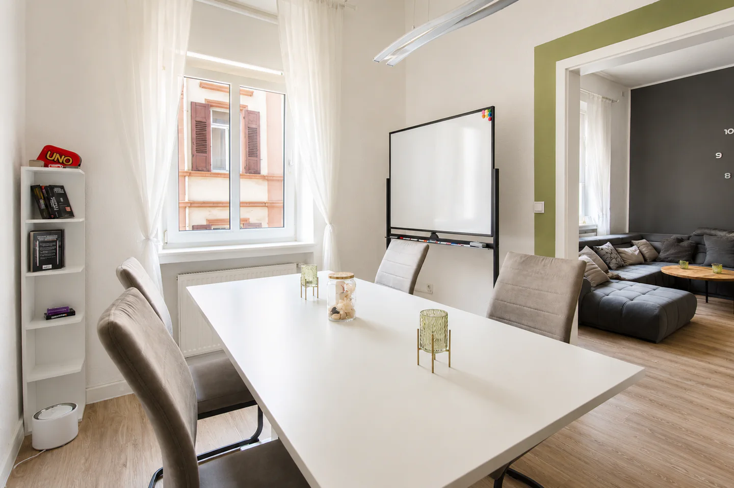 **VERMIETET**Helle 3,5-Zimmer-Wohnung mit Einbauküche in zentraler Lage von Neustadt! - Photo 3