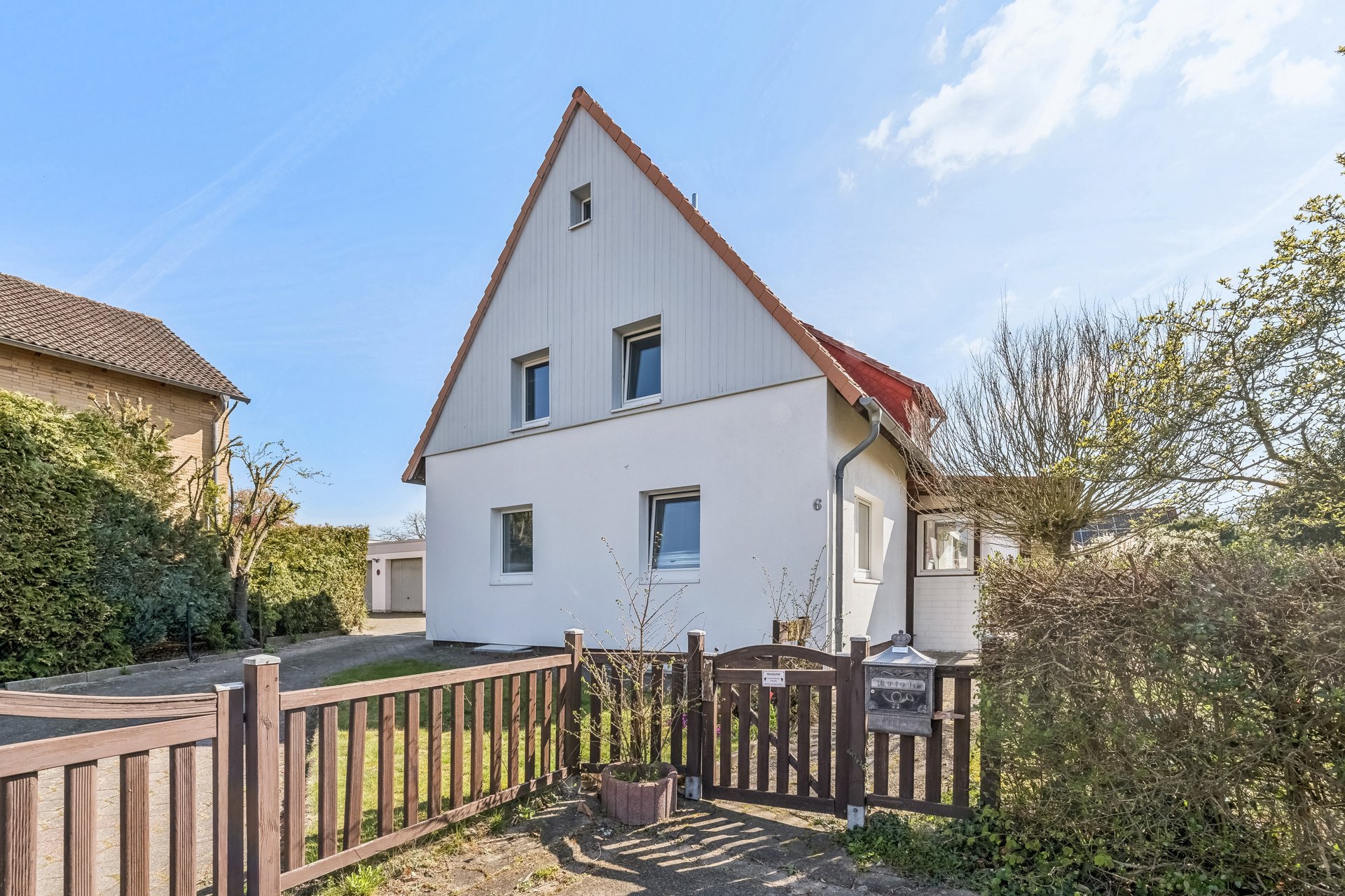Vielseitiges Einfamilienhaus mit Einliegerwohnung, Gartenidylle & Top-Anbindung