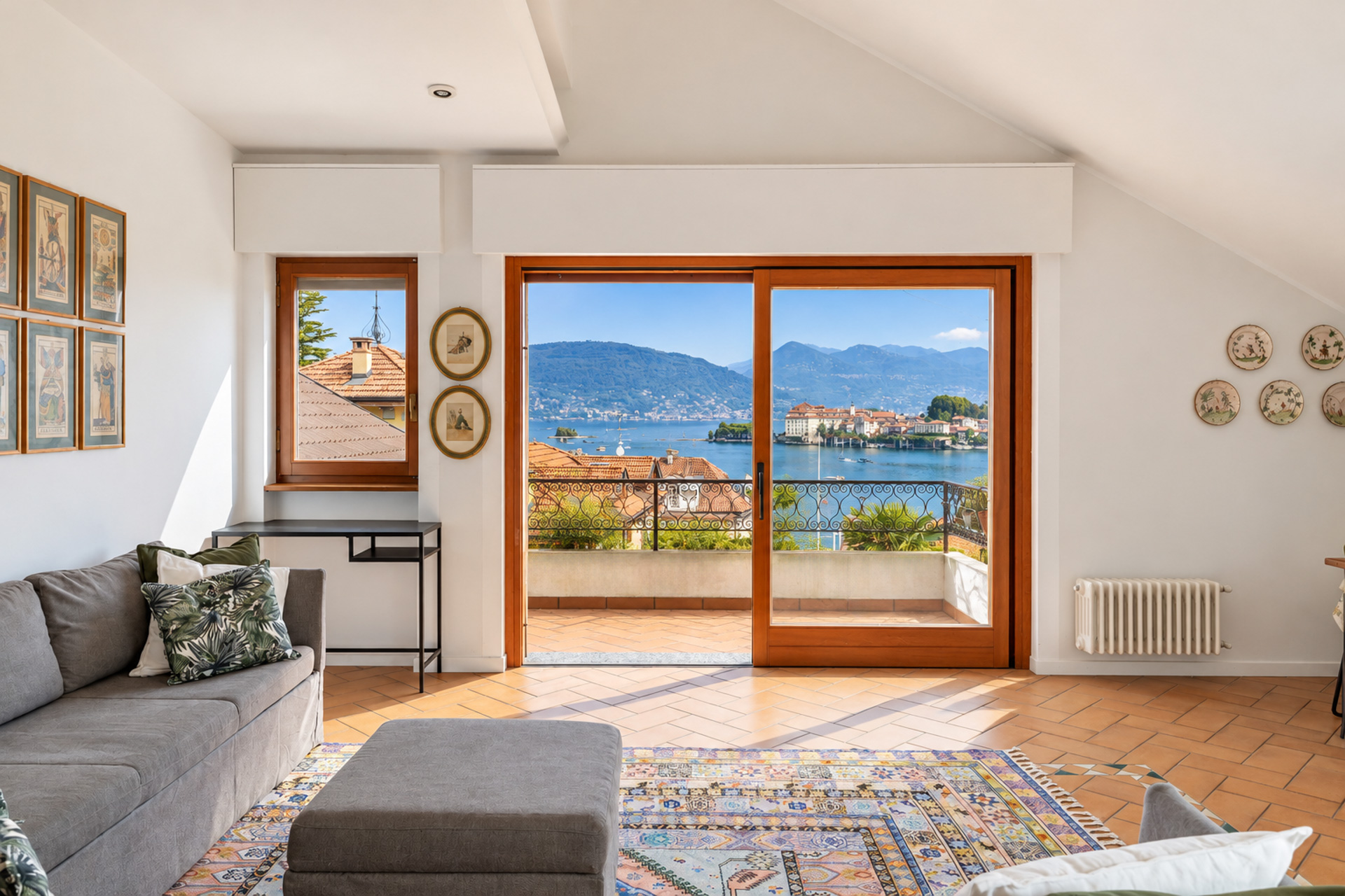 Wunderschöne Dachgeschosswohnung mit herrlichem Blick auf die Isola Bella