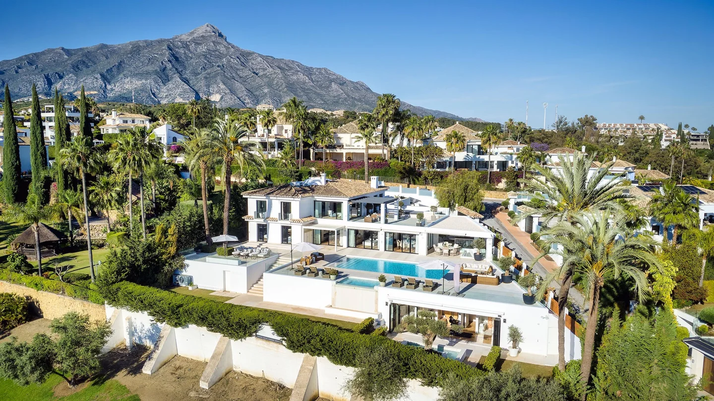 Atemberaubende Villa in erster Golflinie in Los Naranjos