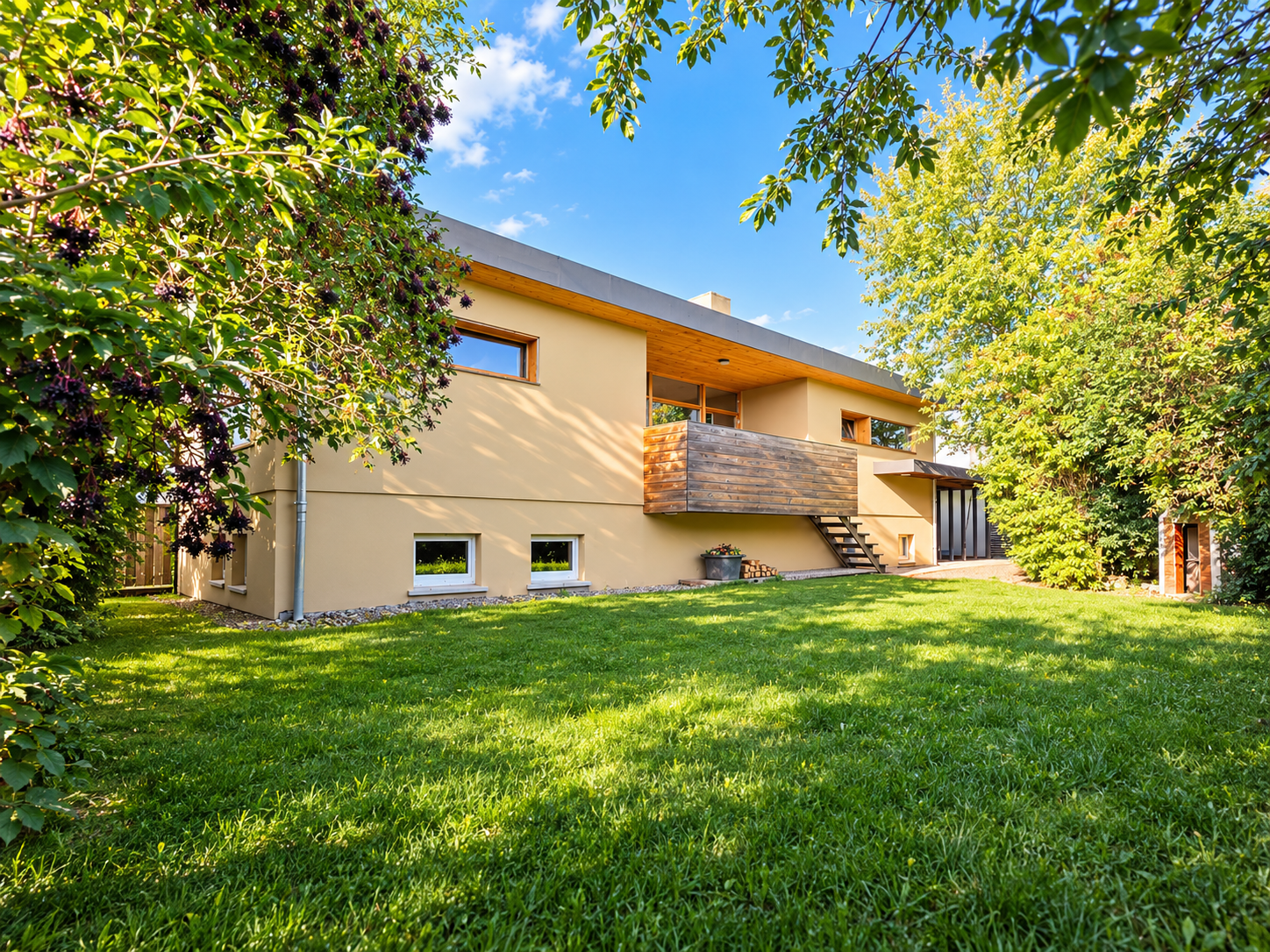 Architektur trifft Natur – außergewöhnliches Wohnhaus mit Einliegerwohnung und vielseitigen Nutzungsmöglichkeiten [KI-modifiziert]