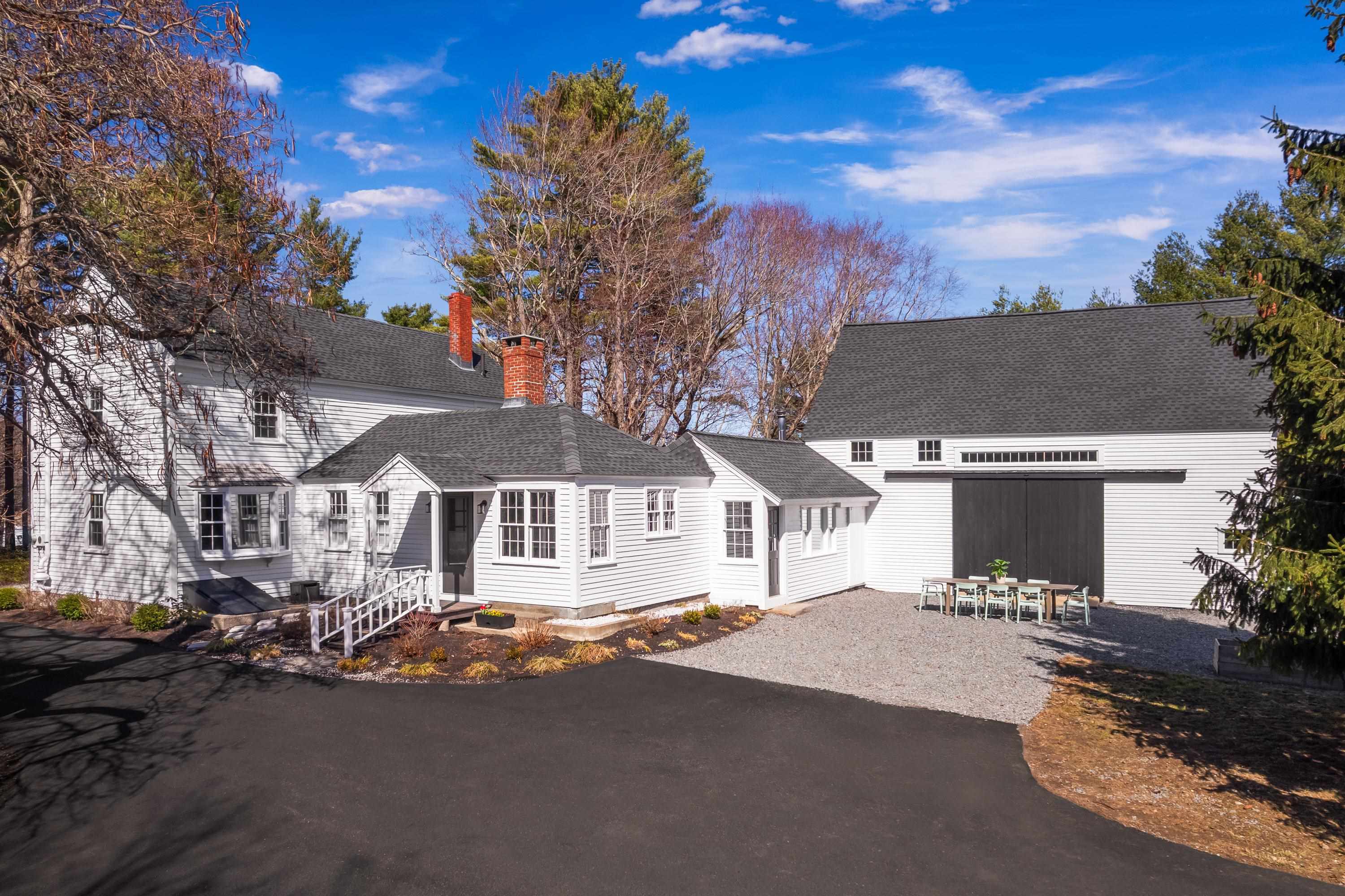 Country Living, Coastal Convenience