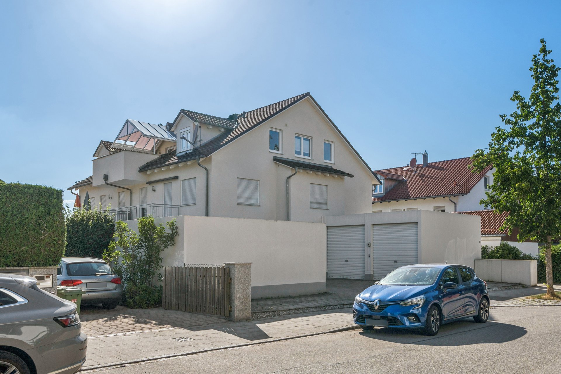 Well-kept duplex apartment with sunny terrace, garden and sauna