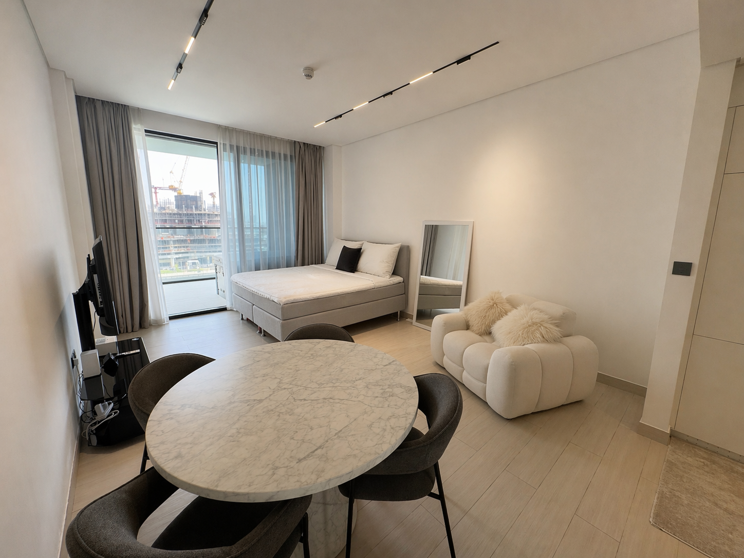 Furnished | Vacant | Full Canal Views