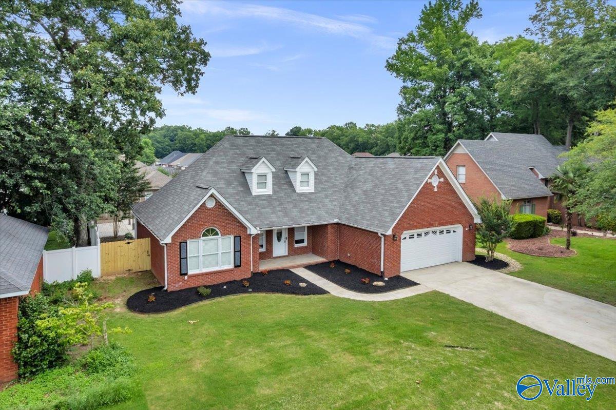 Charming residence in Southwest Decatur with a pool