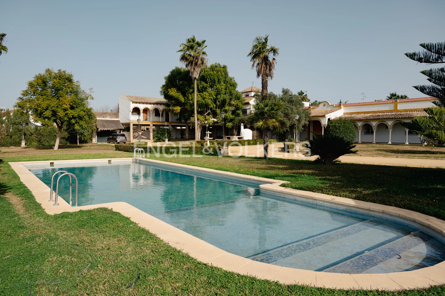 Spektakuläres 24-Hektar-Anwesen mit 3,6 Hektar zur Bebauung und einem Mandarinenanbau in Dos Hermanas, Sevilla.