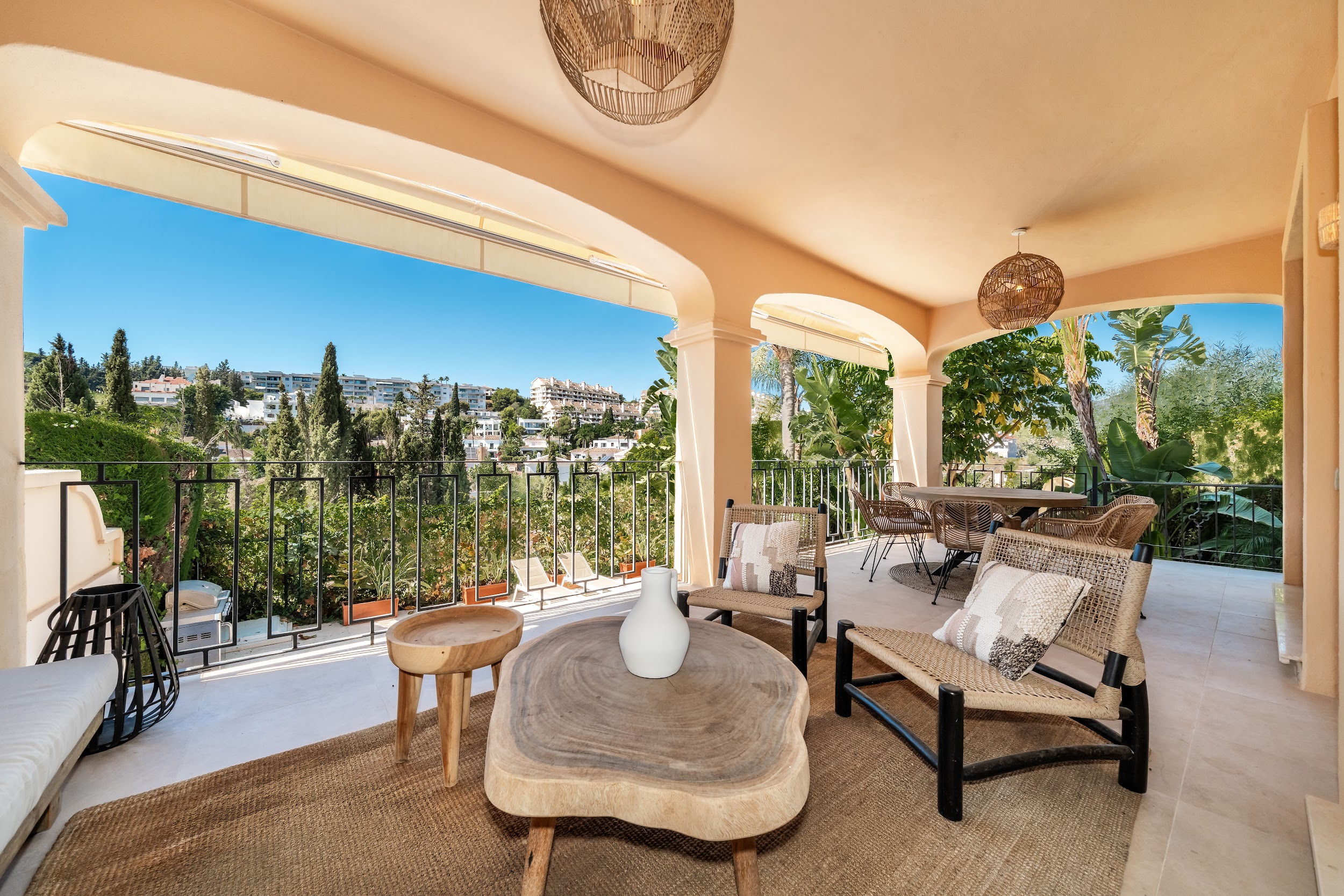 Elegant 5-Bedroom Residence in La Alzambra