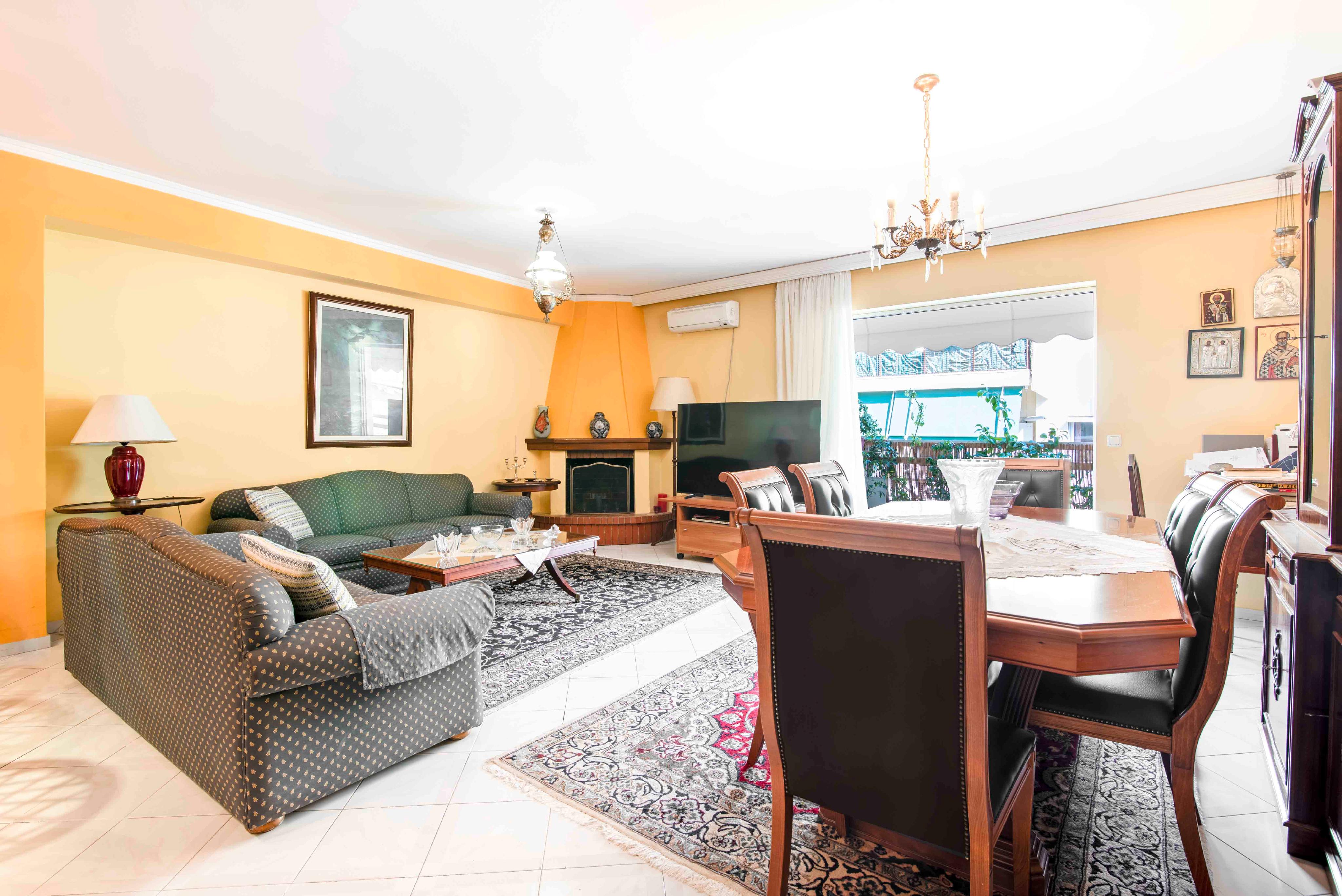 Bright maisonette in Kato Patisia