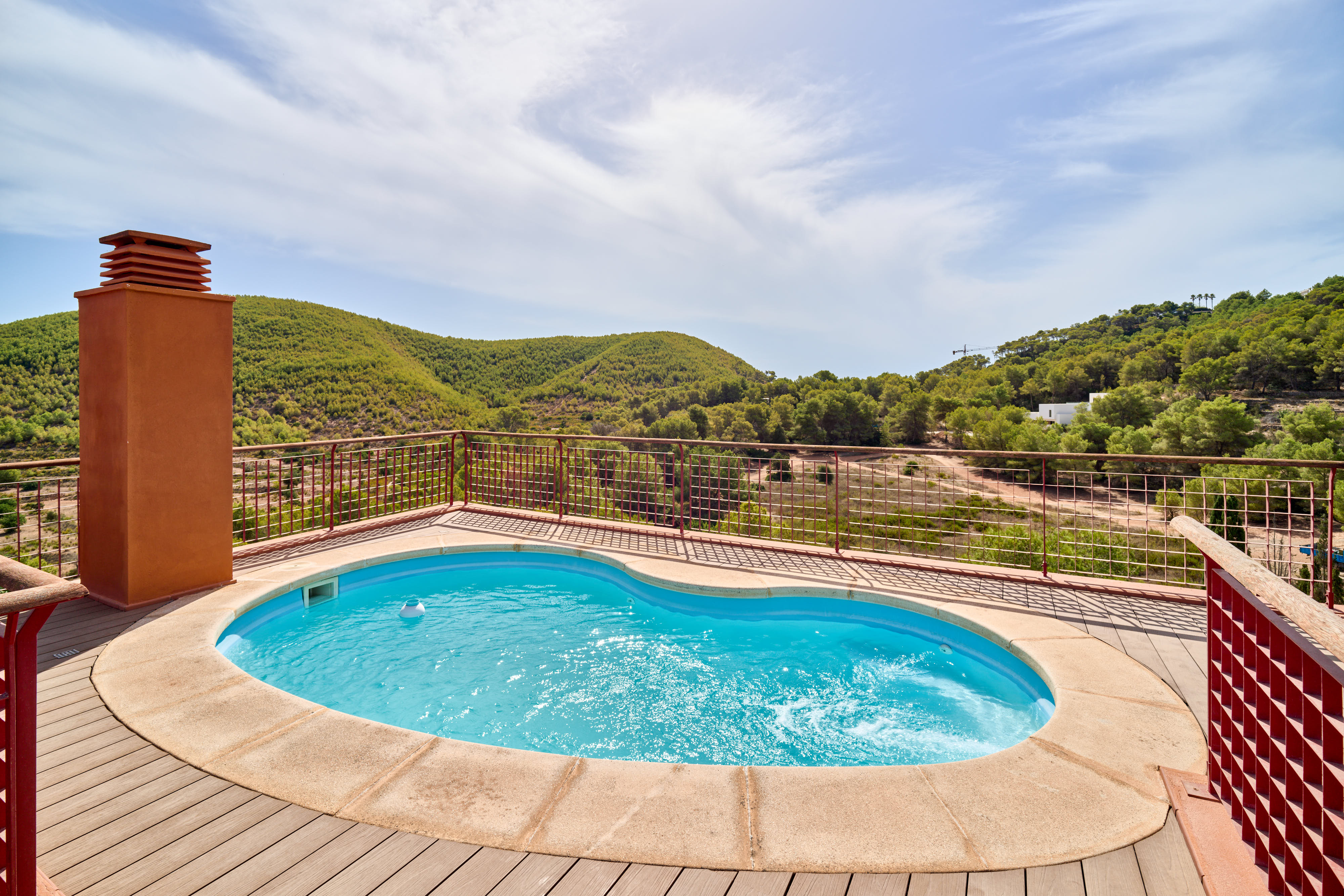Renovated penthouse with private rooftop terrace and jacuzzi