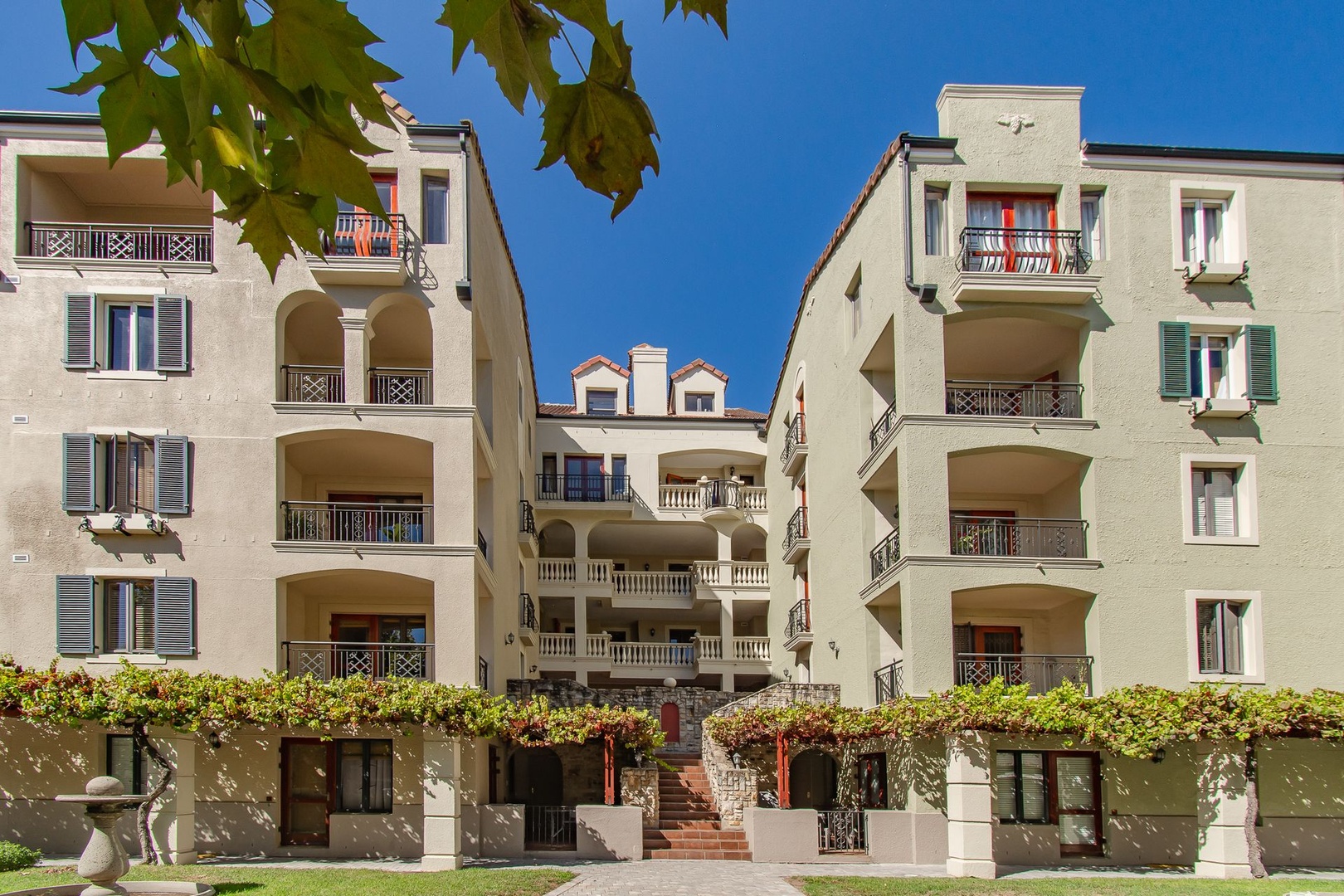 Modern 1 bedroom Apartment in Bella Rosa Village