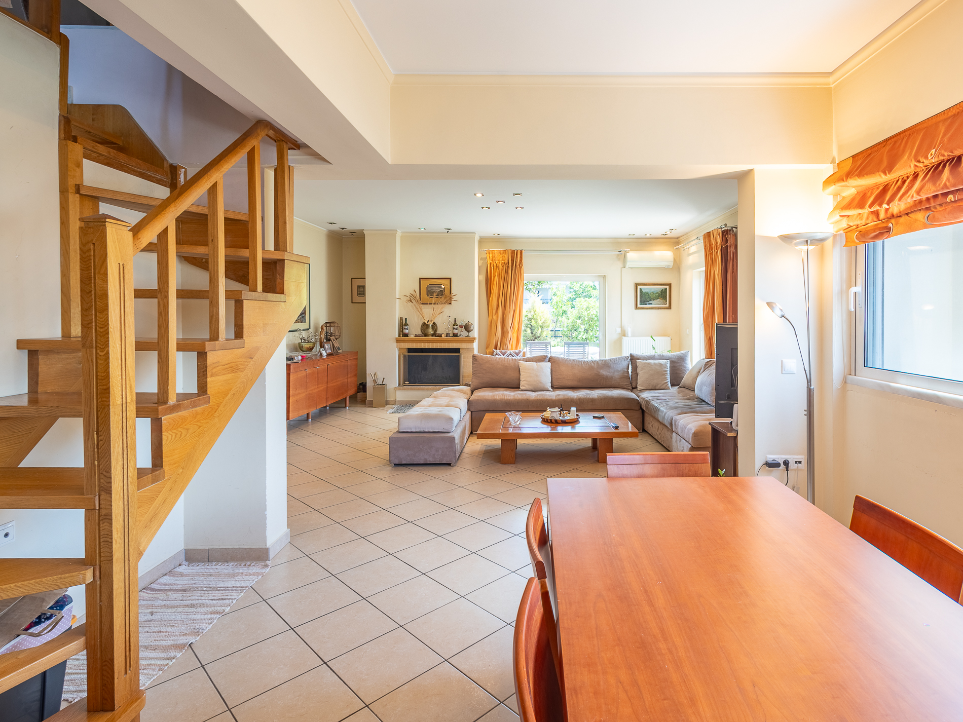 Exceptional 4th-floor duplex apartment with panoramic views