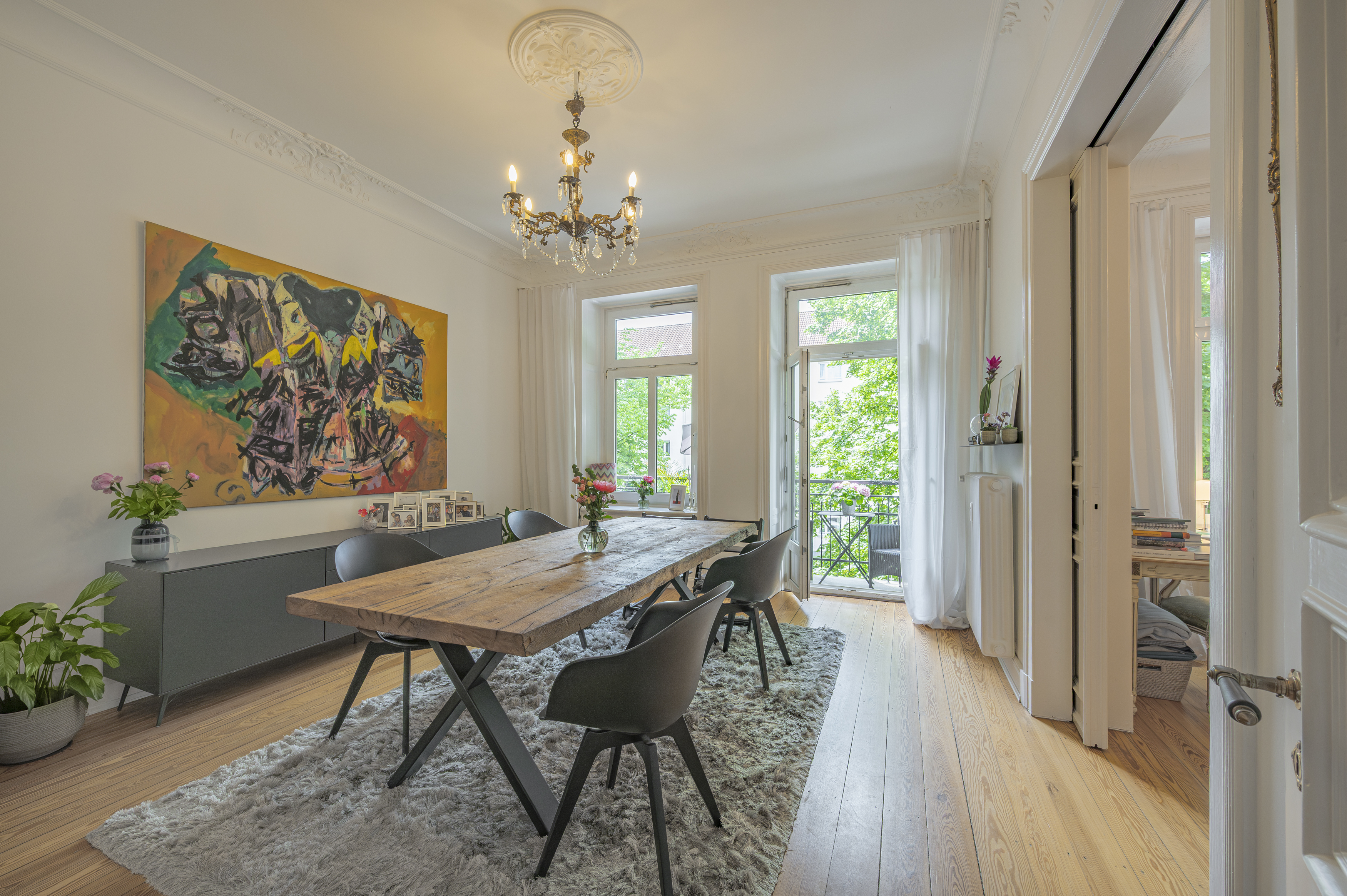 Wohnen mit Stil: Modernisierter Altbau im Lehmweg.