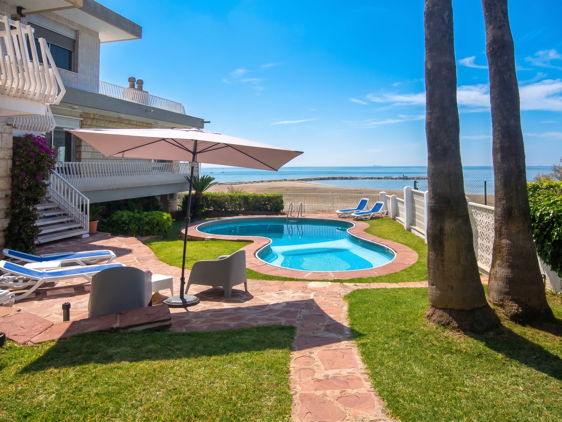 Villa for rent by the sea in Benicàssim – Long-term rental [Editat amb IA]