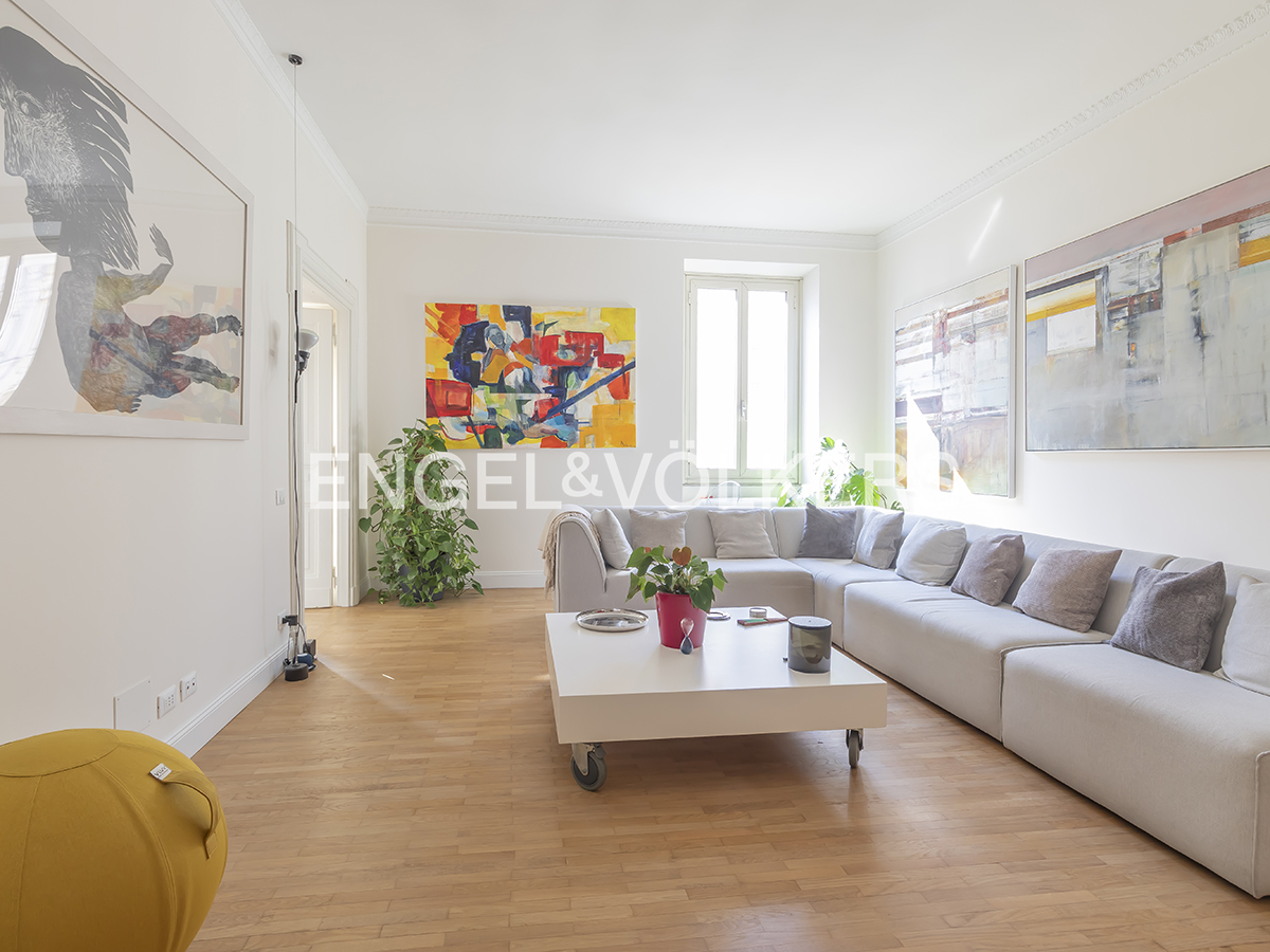 Spacious, bright apartment in the city center