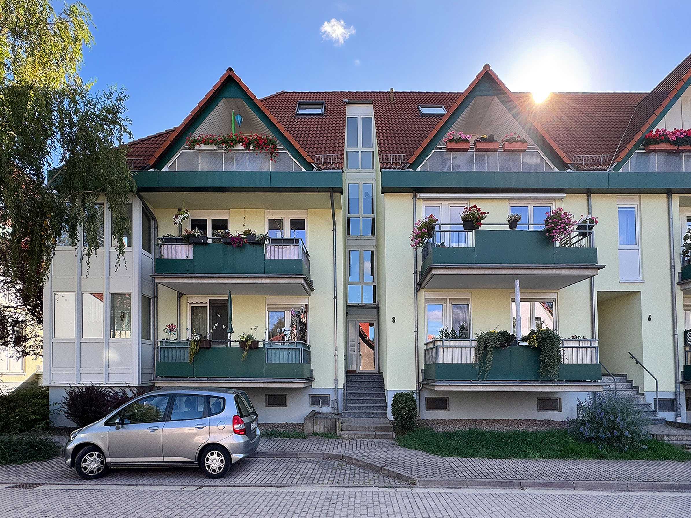 Jetzt bezugsfrei: Helle 2-Zimmer-Wohnung mit Balkon und Stellplatz in Zooparknähe