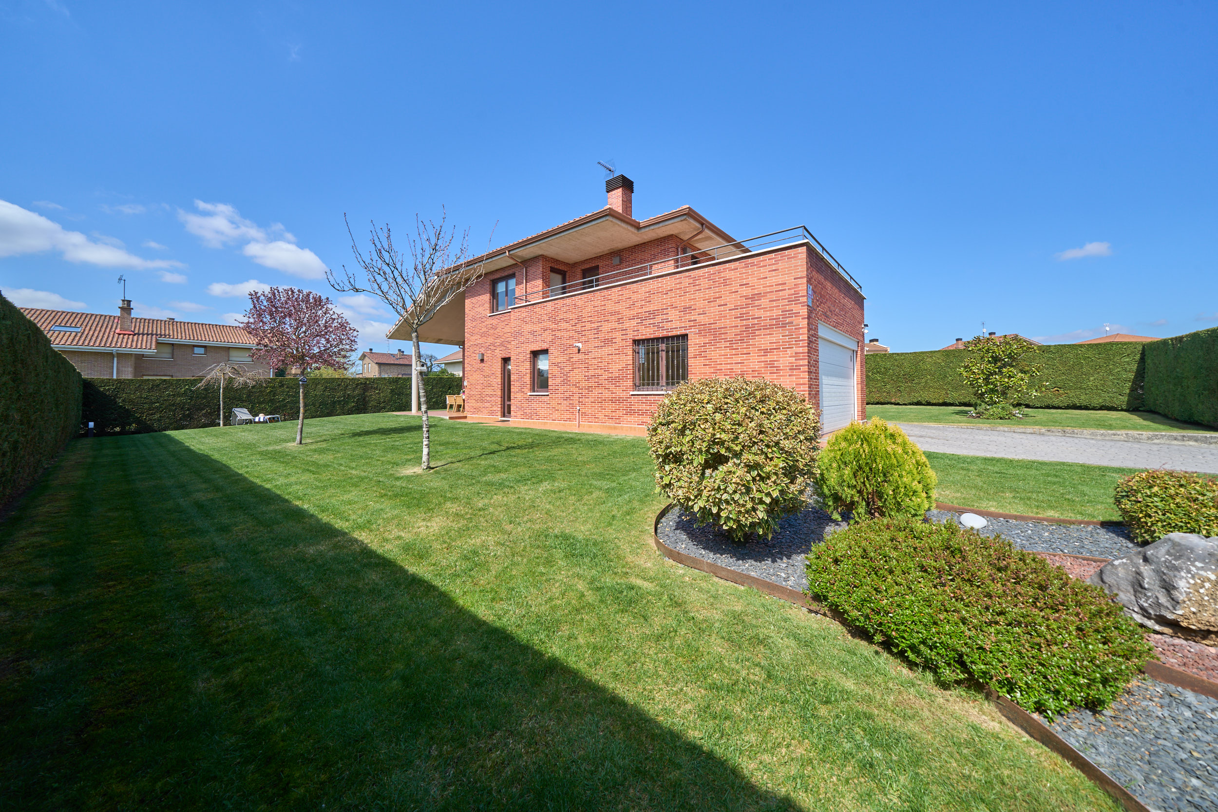 Amplio chalet familiar con vistas verdes junto a Vitoria
