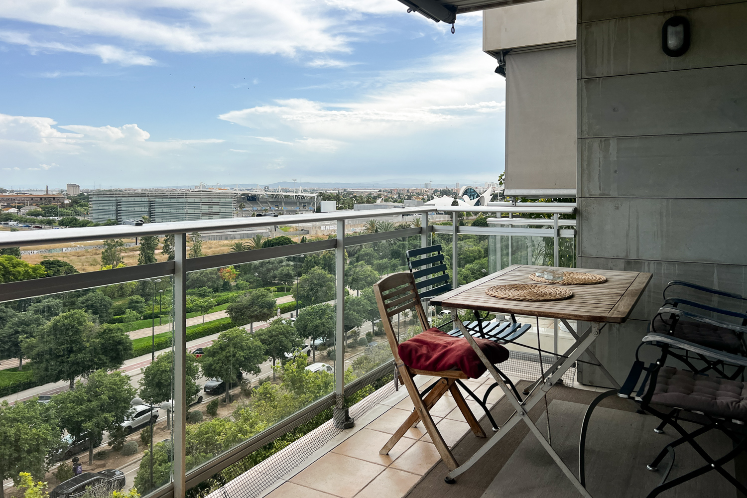 Fantastic 3-bedroom apartment with views and parking
