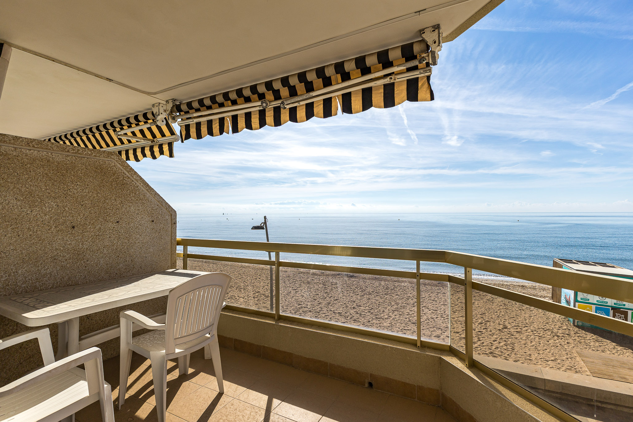 Exclusive apartment with panoramic sea views on the beachfront in Calafell Playa