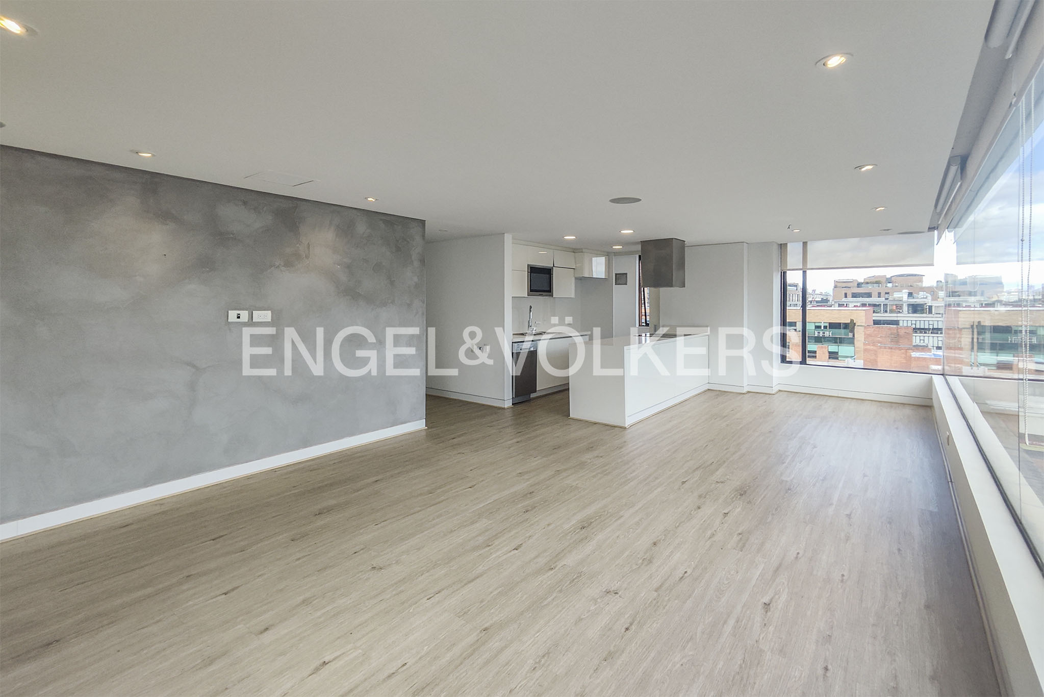 Iluminado apartamento con vista para arriendo en el Chicó