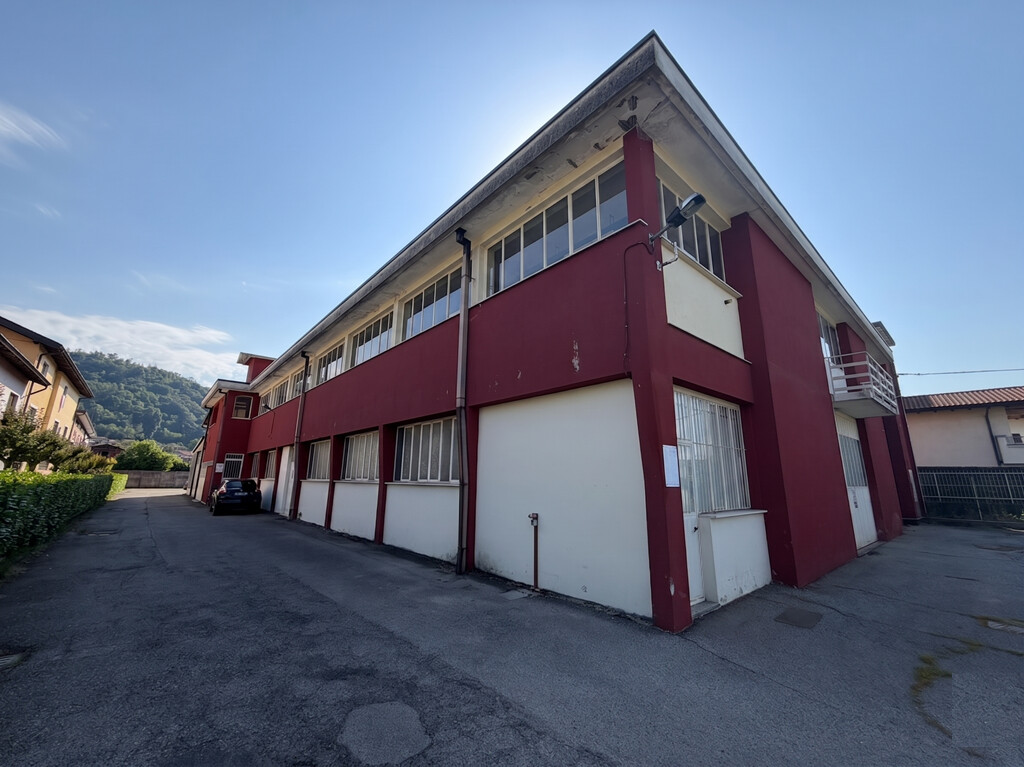 Capannone in vendita a Sangiano (VA)