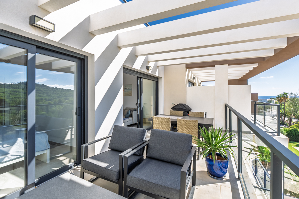 Exclusive new-build penthouse with private rooftop terrace and sea views, 25-metre pool – just 10 minutes from the beach