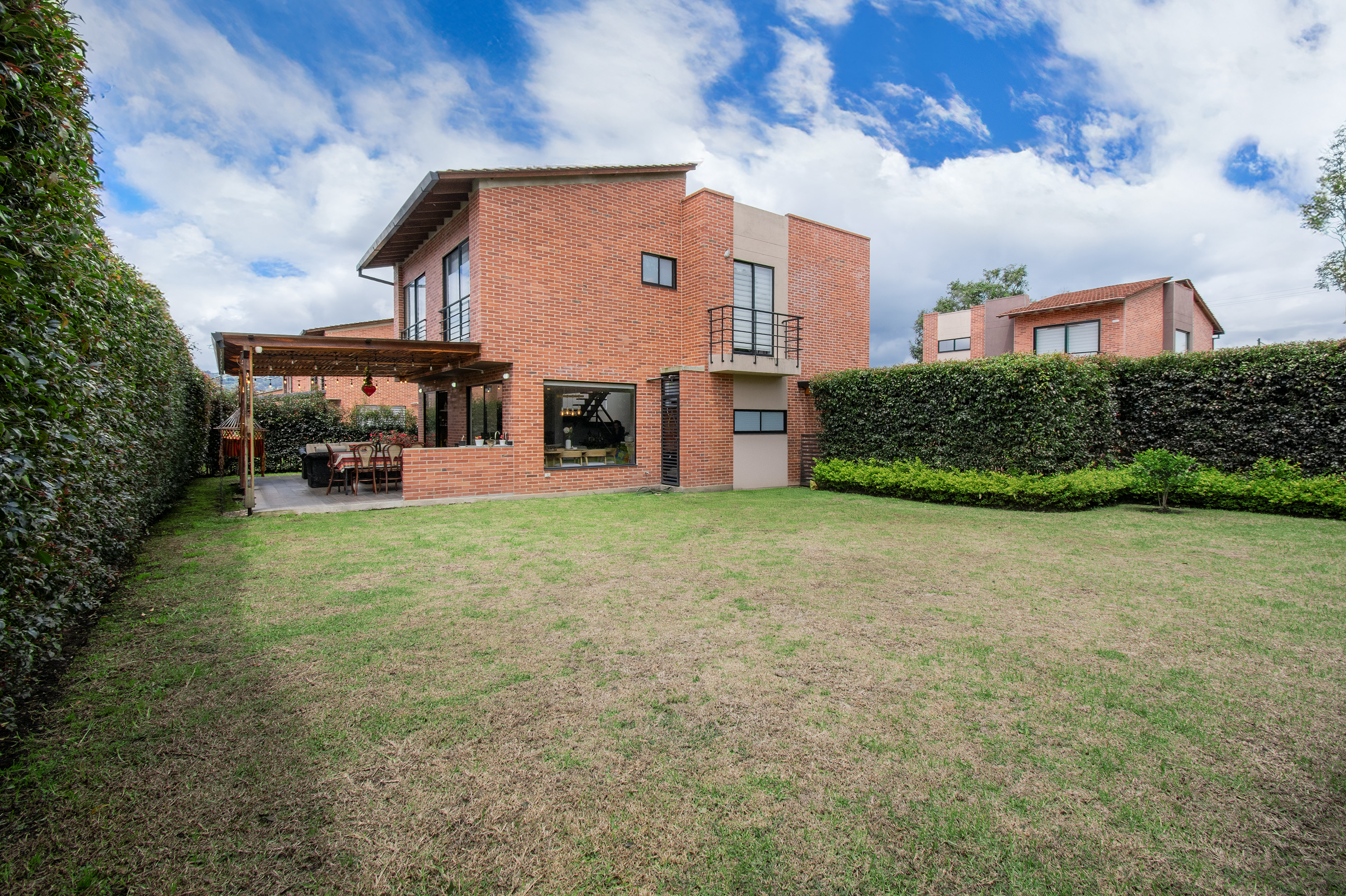 Casa unifamiliar en conjunto cerrado para venta en Chía
