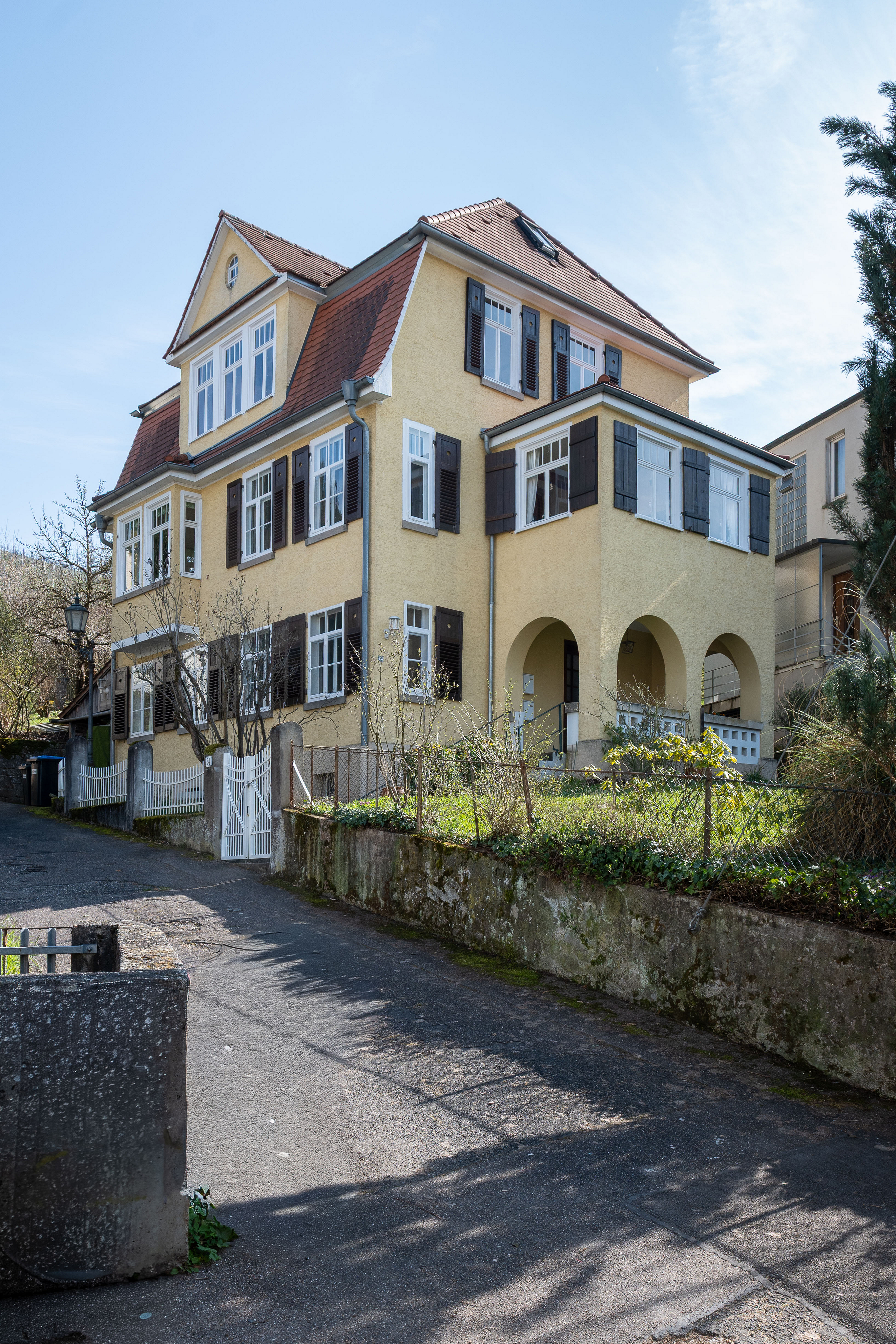 3,5 Zimmer-Wohnung in einer historischen Villa mit Aussicht