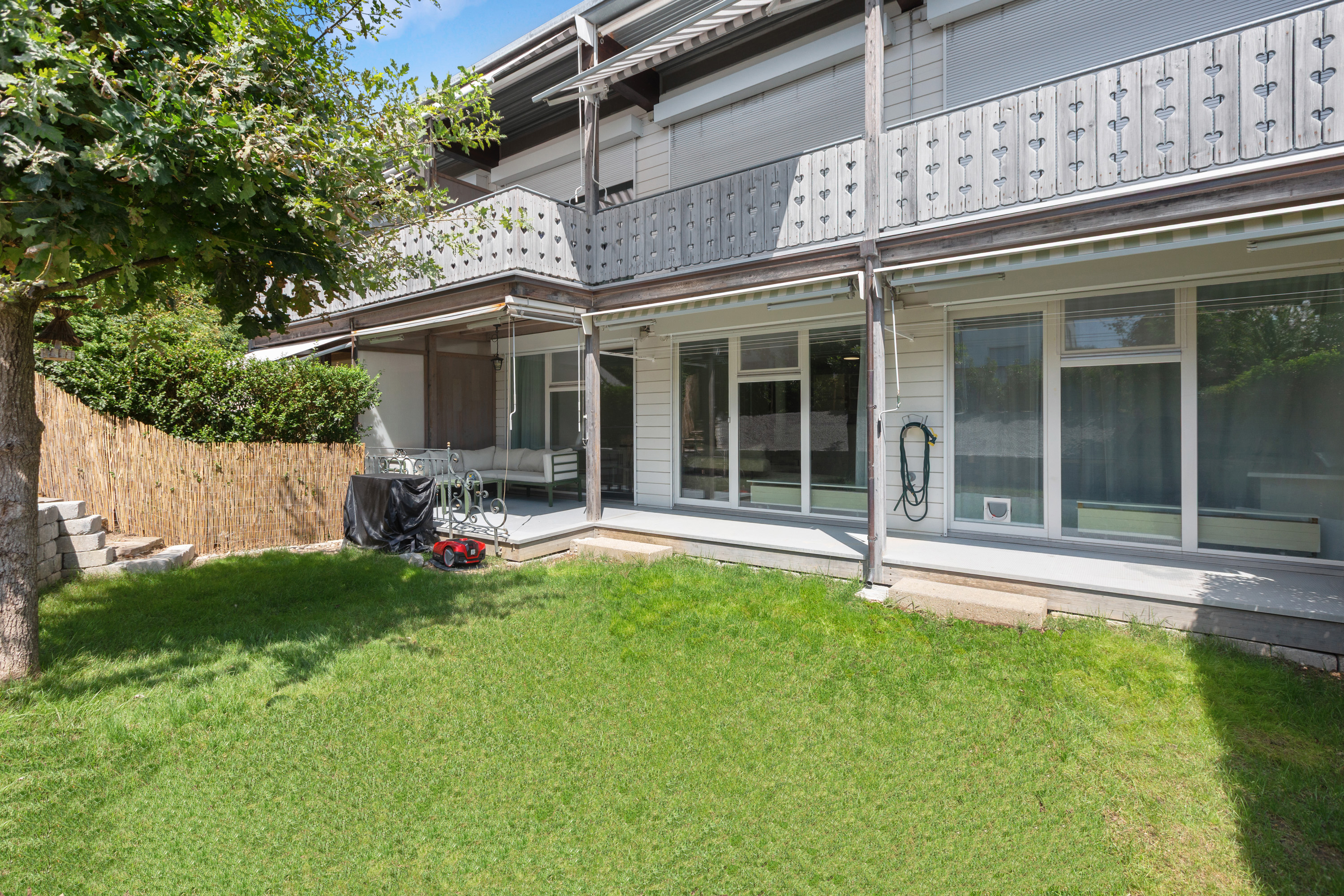 Sunny garden apartment to feel at home